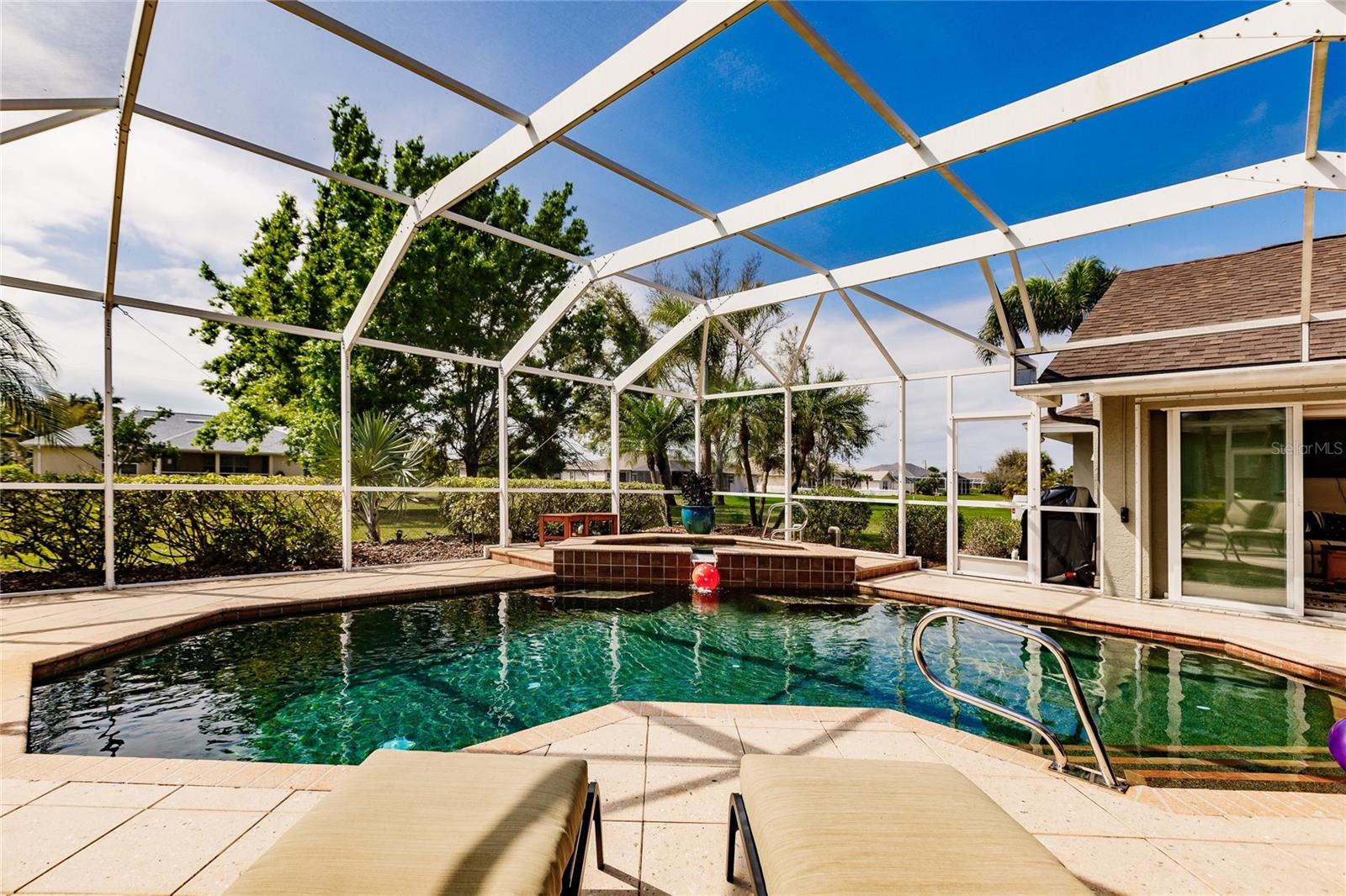 Image 18 of 29 For 254 Rotonda Boulevard E