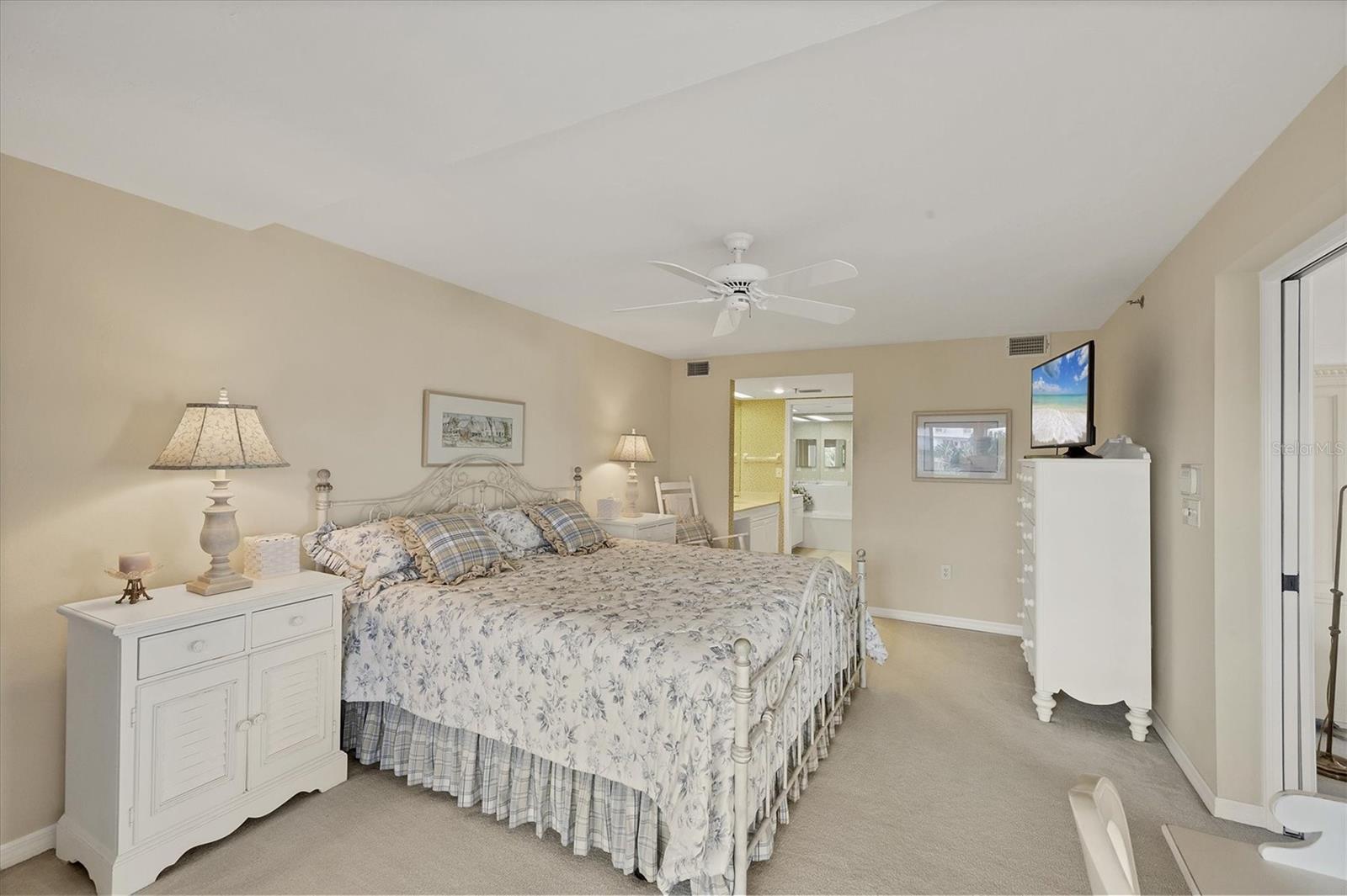 Image 19 of 53 For 11000 Placida Road 1801