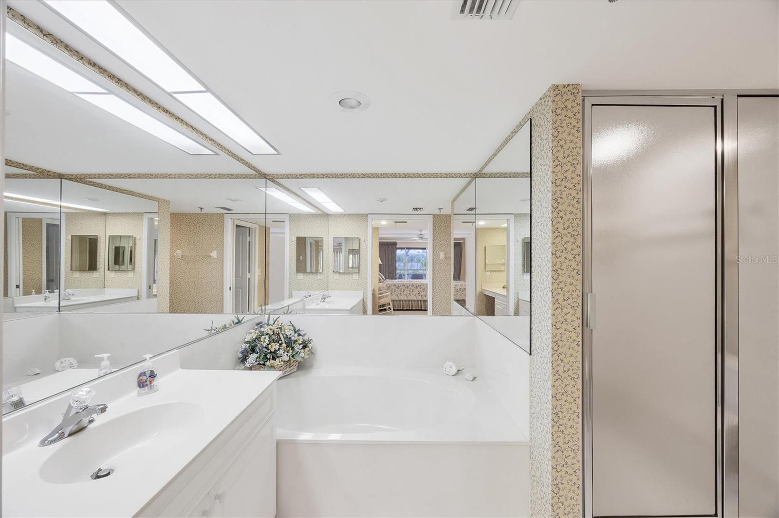 Image 21 of 53 For 11000 Placida Road 1801