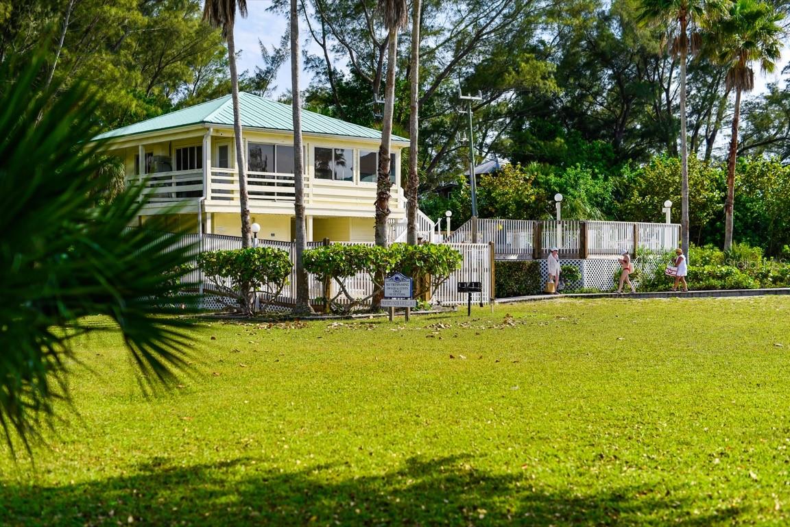 Image 40 of 53 For 11000 Placida Road 1801