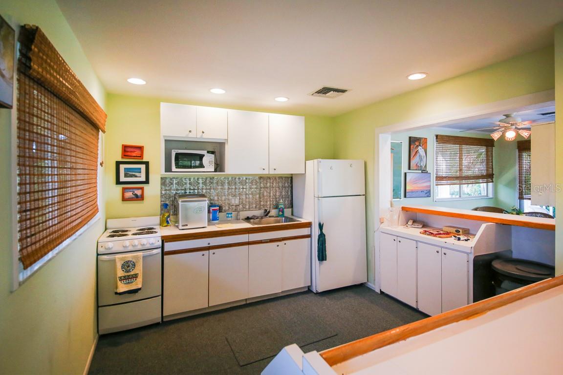 Image 43 of 53 For 11000 Placida Road 1801