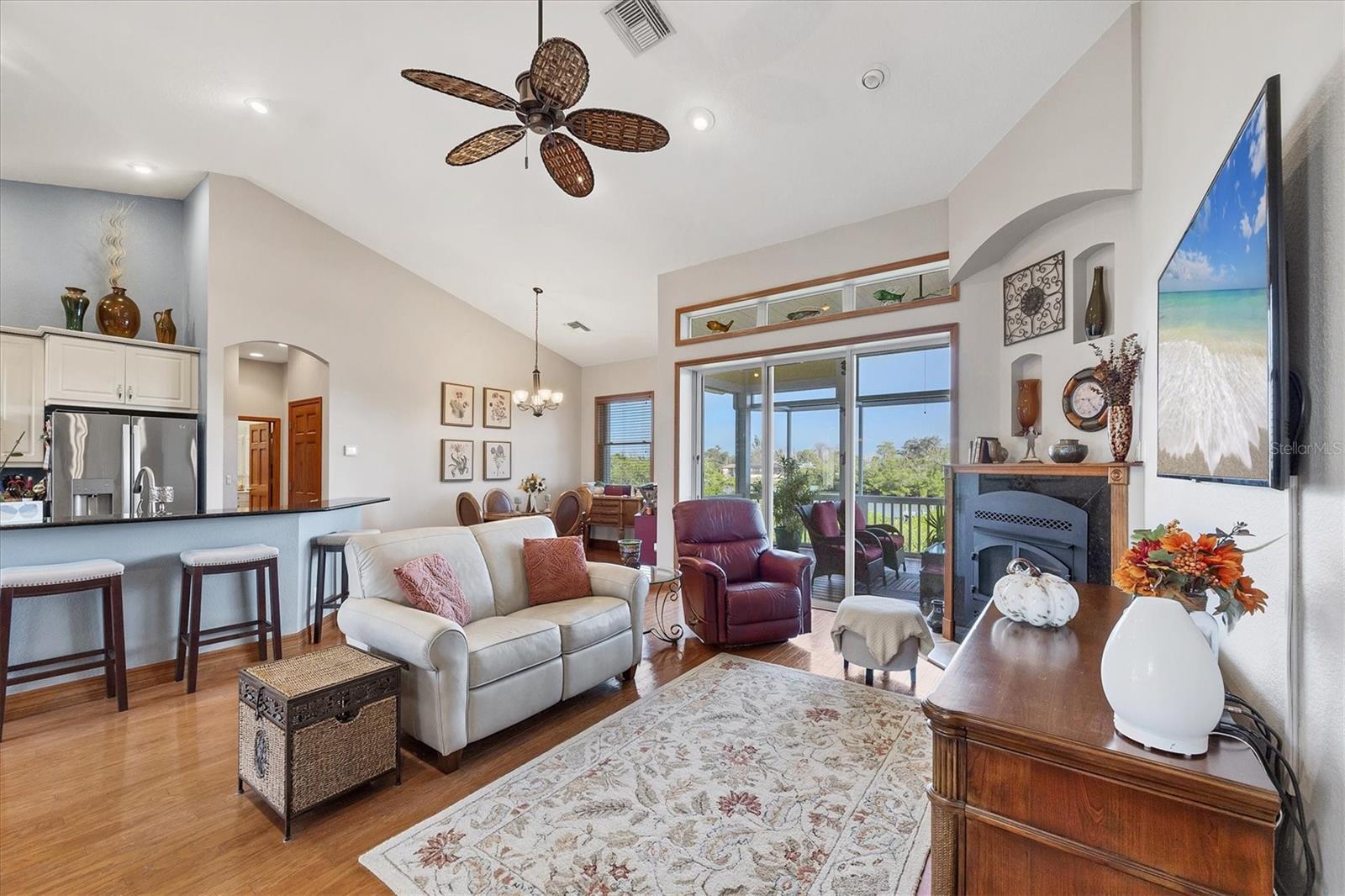 Image 11 of 41 For 7089 Pinebay Boulevard