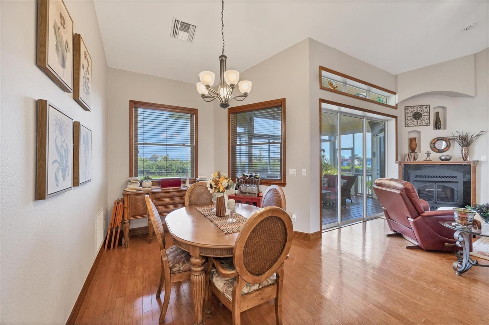 Image 15 of 41 For 7089 Pinebay Boulevard