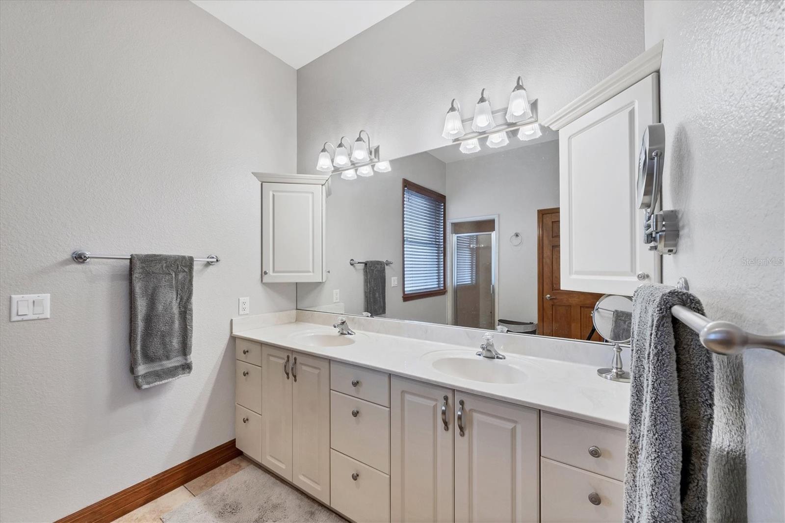 Image 18 of 41 For 7089 Pinebay Boulevard