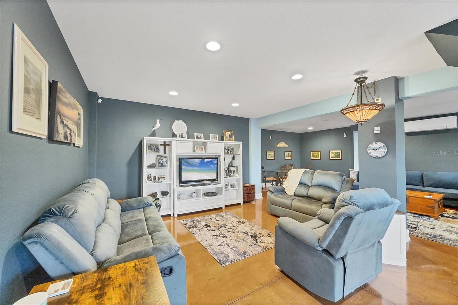 Image 23 of 41 For 7089 Pinebay Boulevard