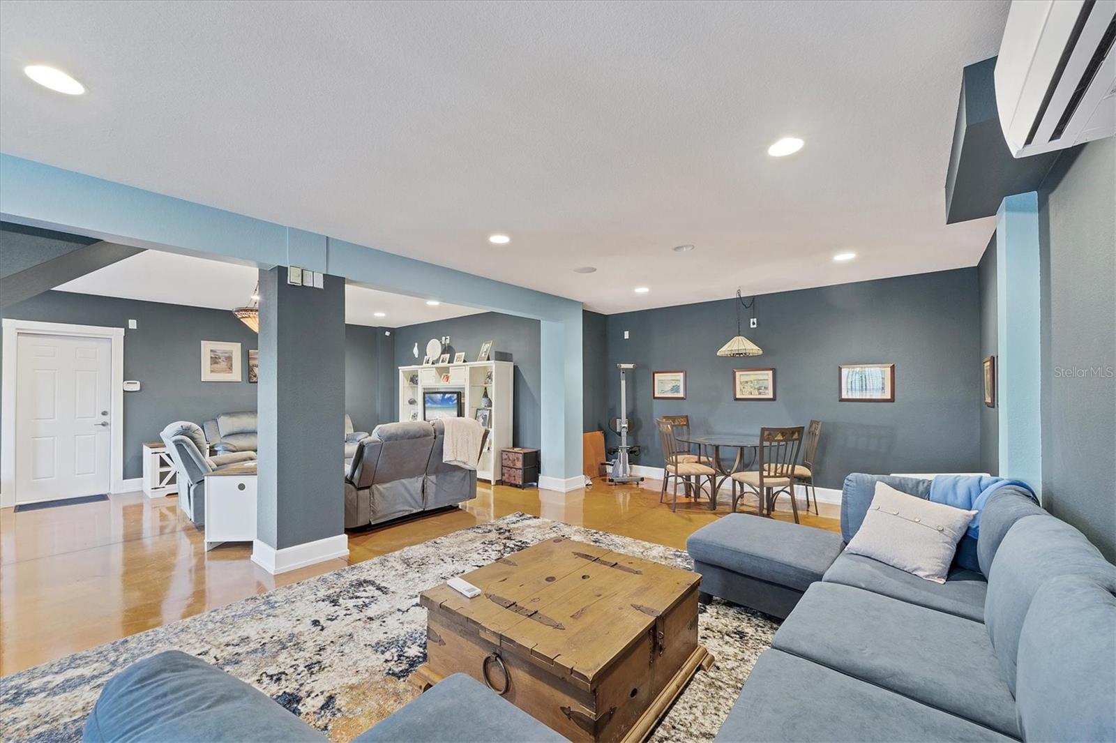 Image 25 of 41 For 7089 Pinebay Boulevard