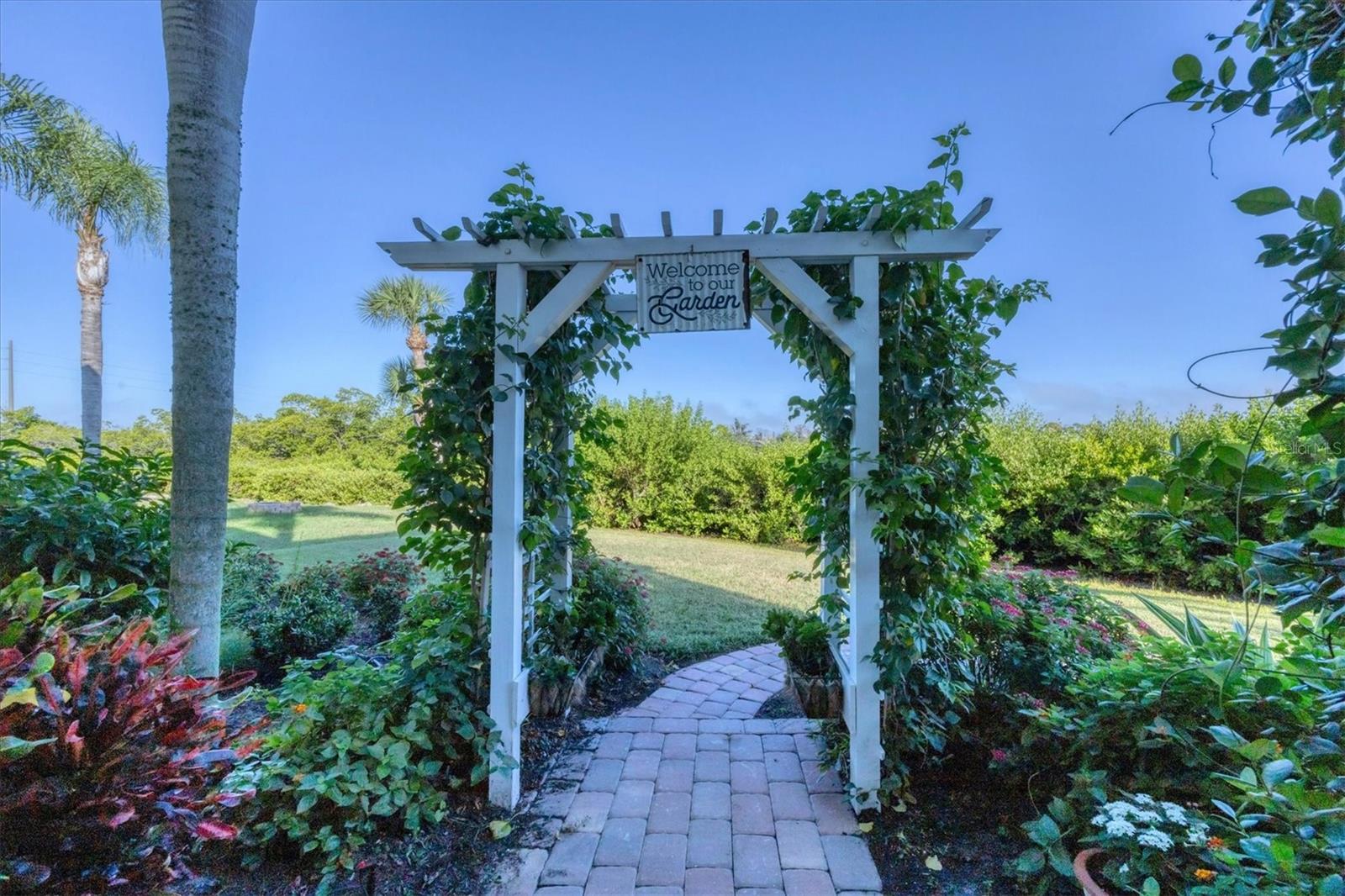 Image 33 of 41 For 7089 Pinebay Boulevard