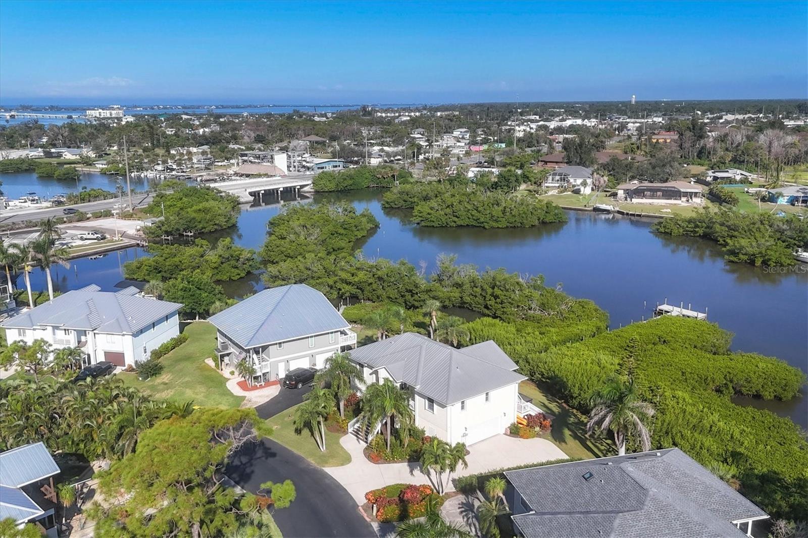 Image 4 of 41 For 7089 Pinebay Boulevard