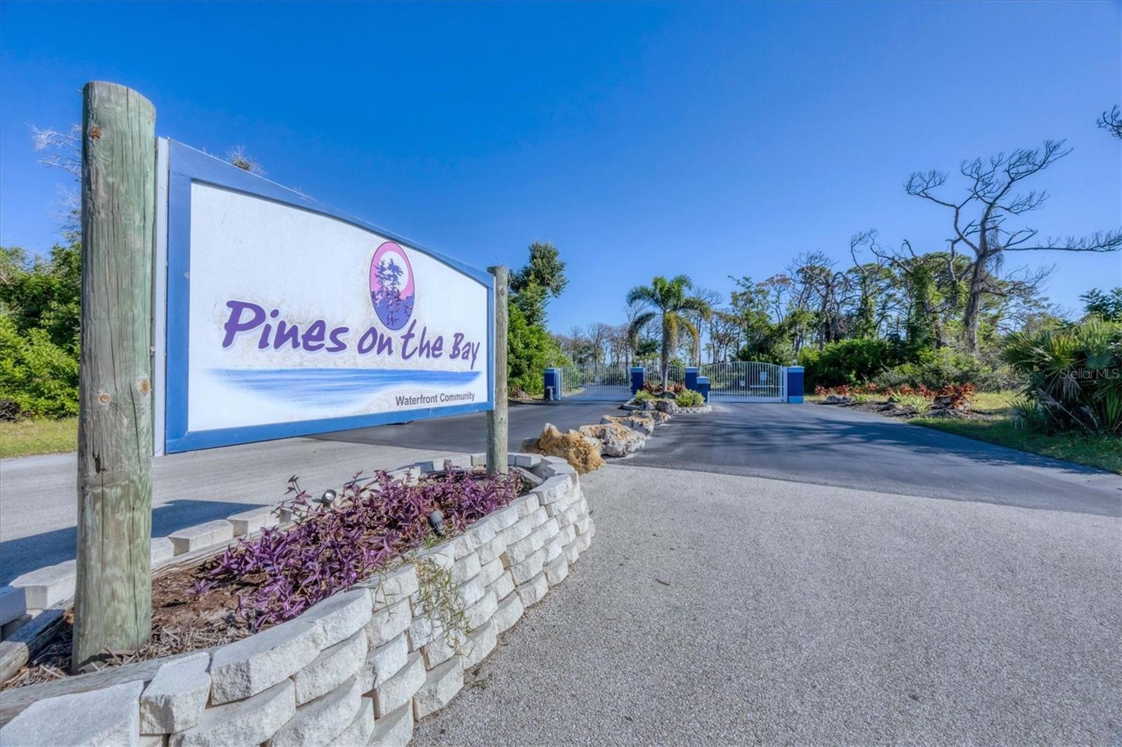 Image 40 of 41 For 7089 Pinebay Boulevard