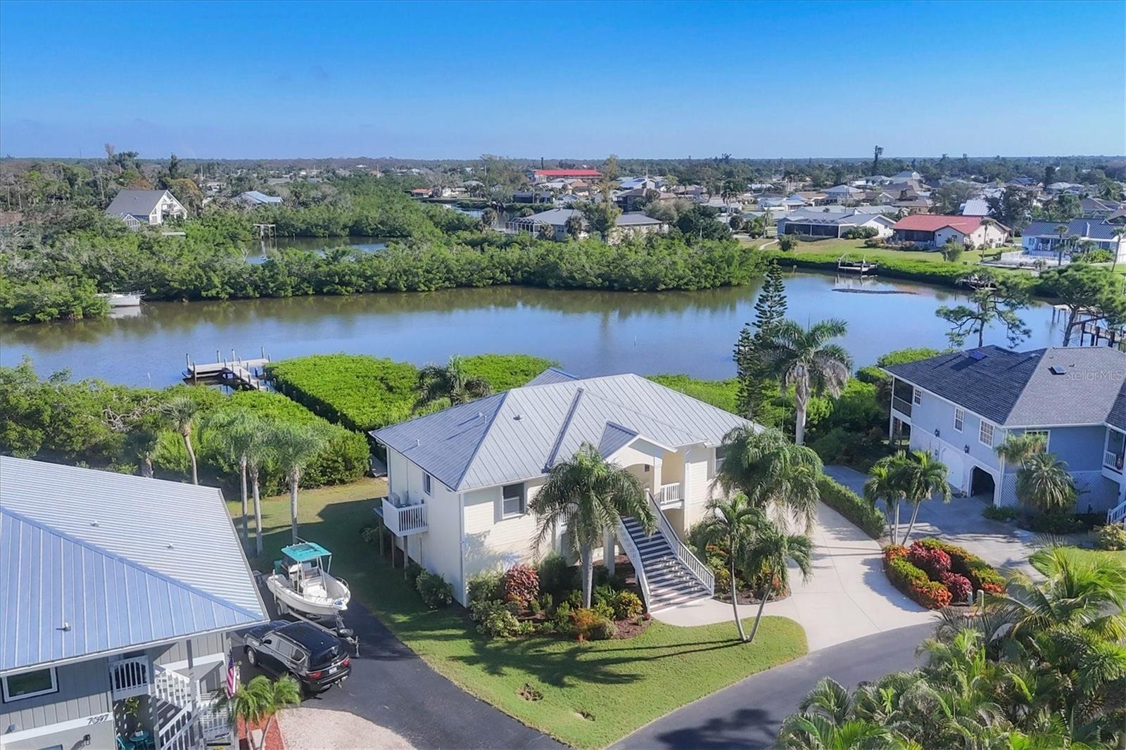 Image 5 of 41 For 7089 Pinebay Boulevard