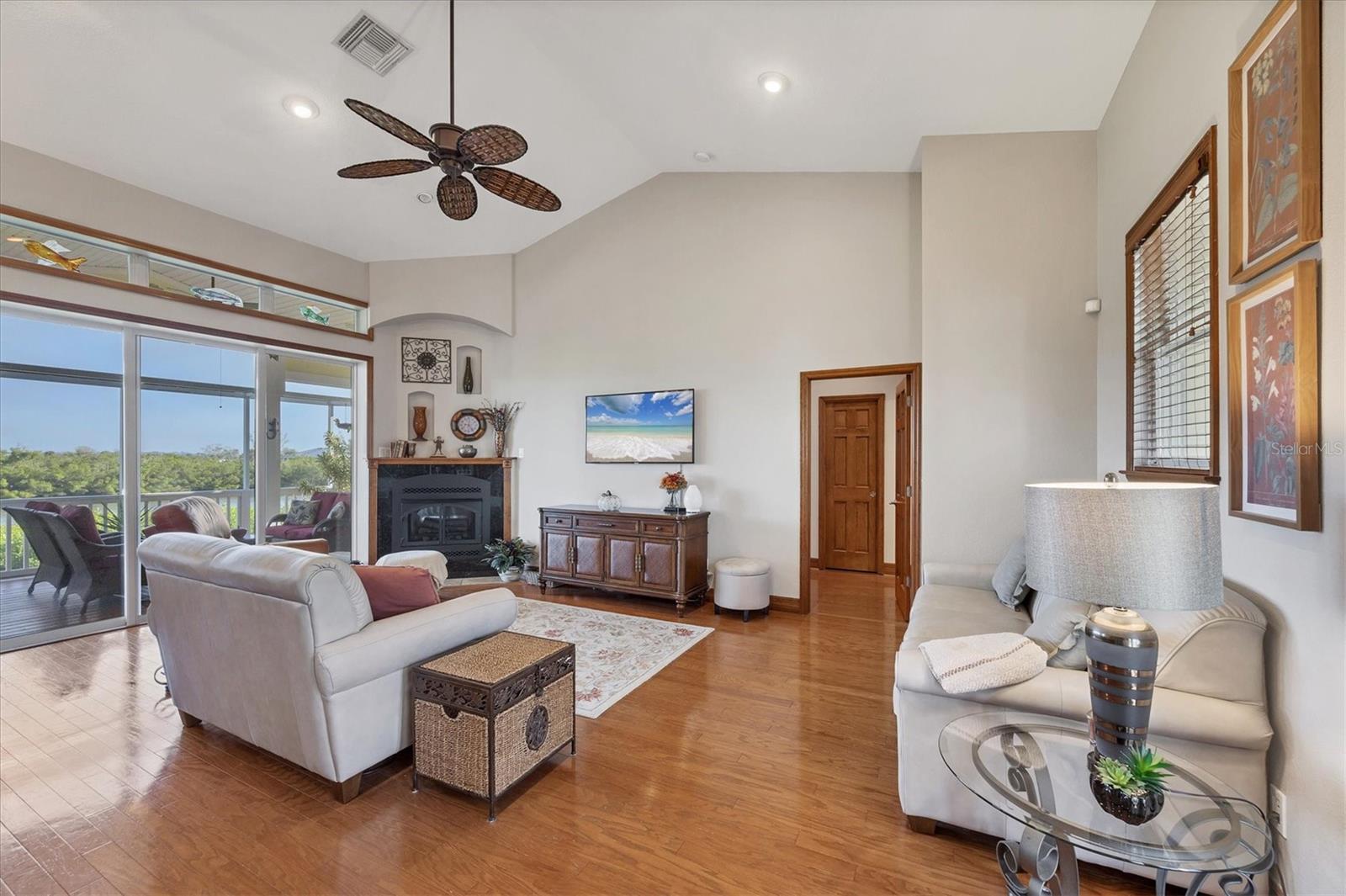 Image 9 of 41 For 7089 Pinebay Boulevard