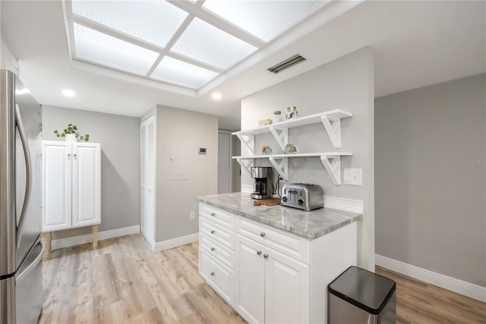 Image 10 of 65 For 5031 Beach Road 120