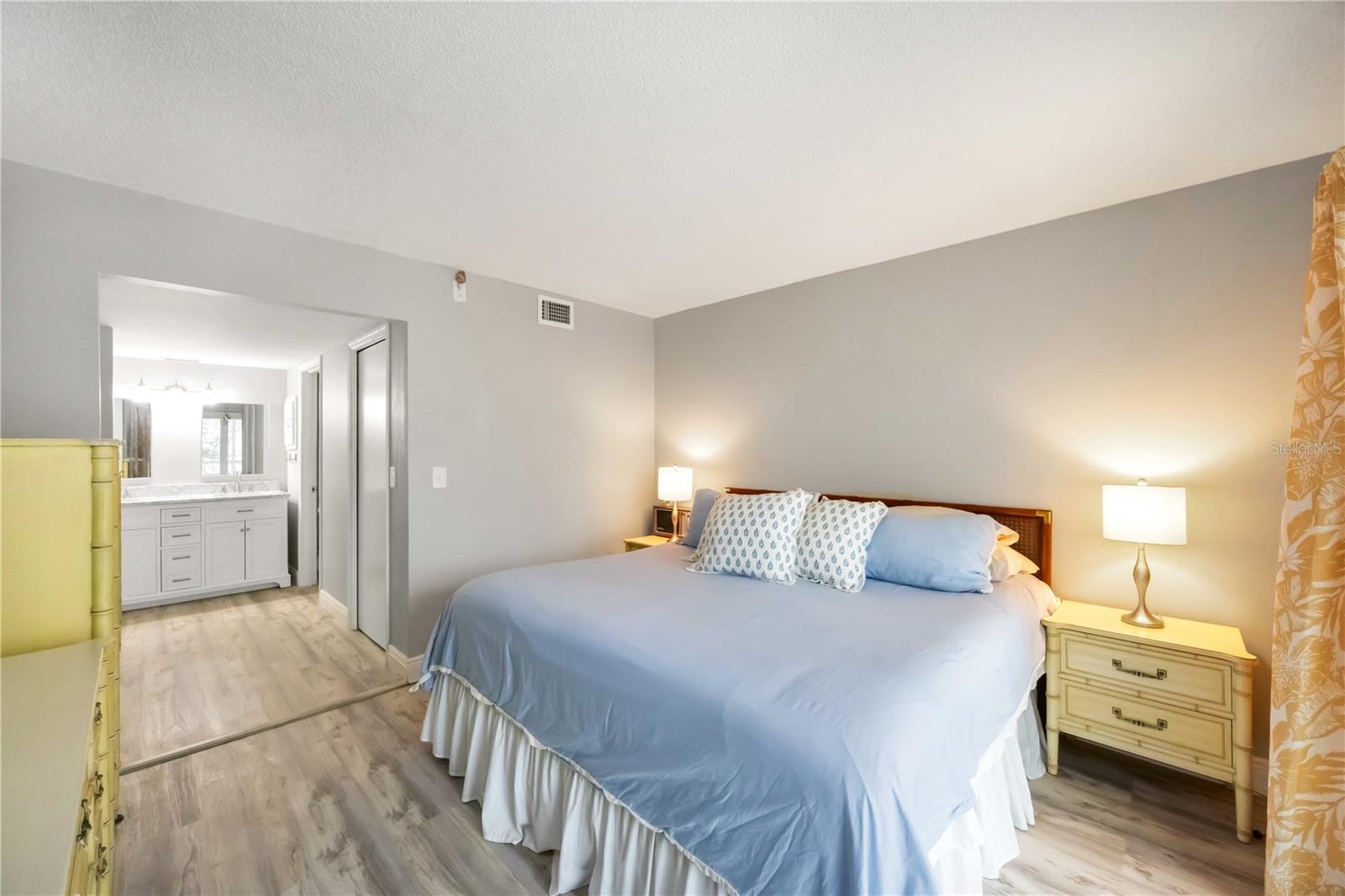 Image 25 of 65 For 5031 Beach Road 120