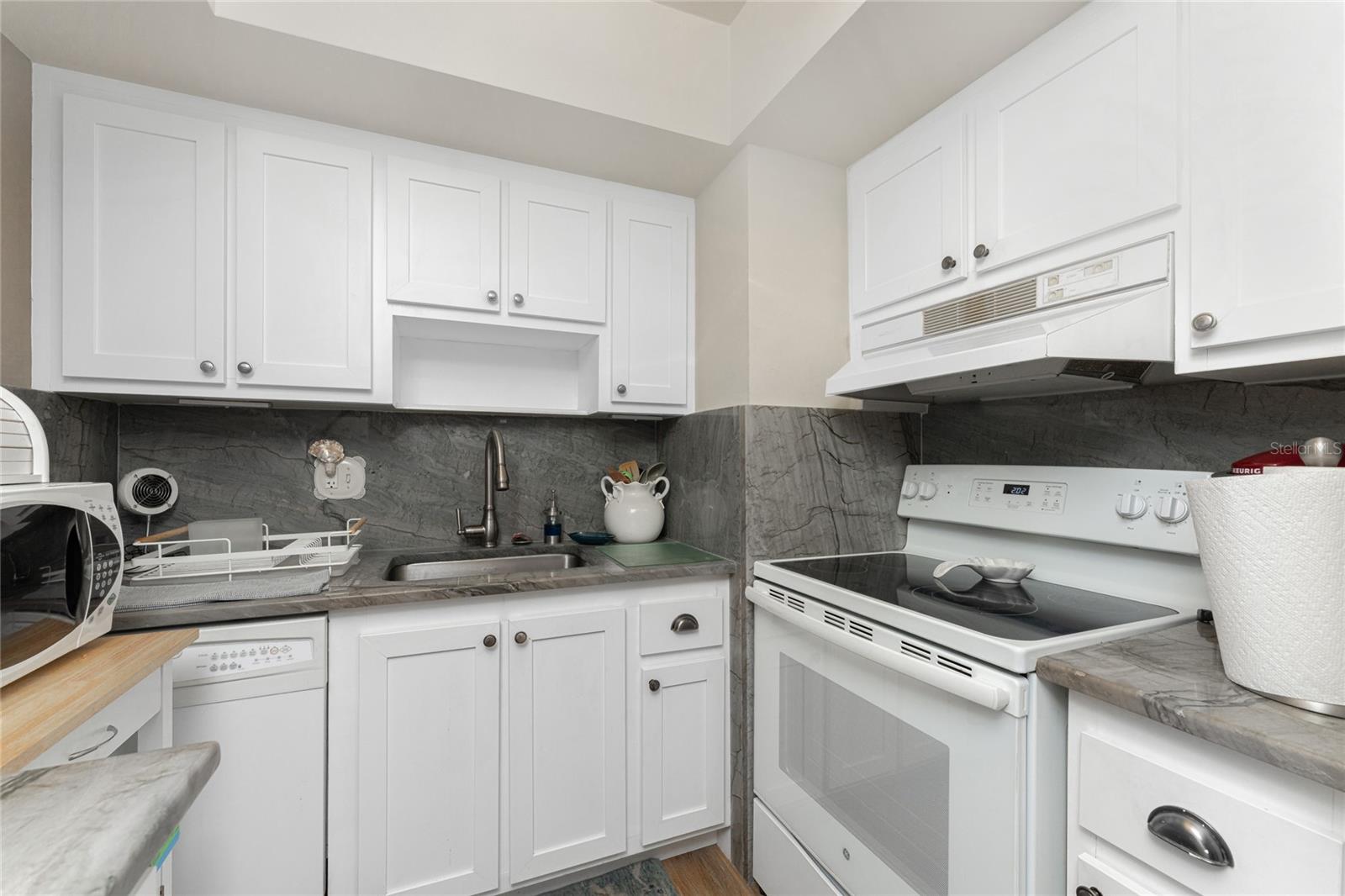 Image 23 of 50 For 96 Boundary Boulevard 129