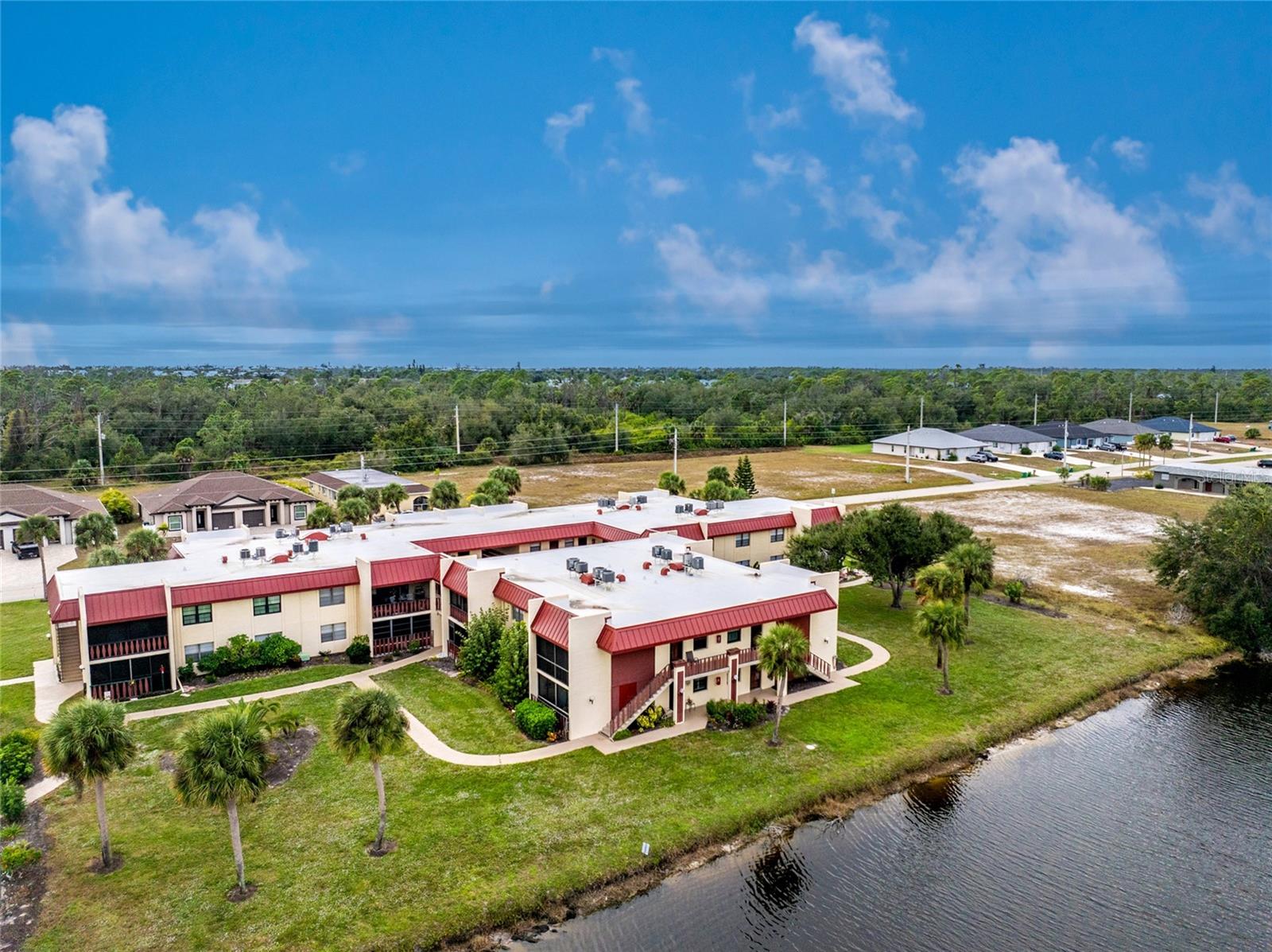 Image 43 of 50 For 96 Boundary Boulevard 129