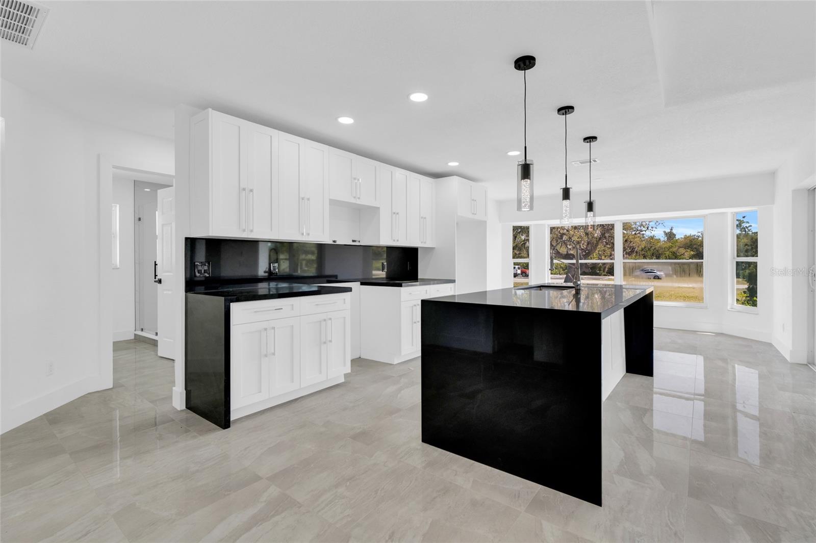 Image 4 of 26 For 415 Cortez Drive