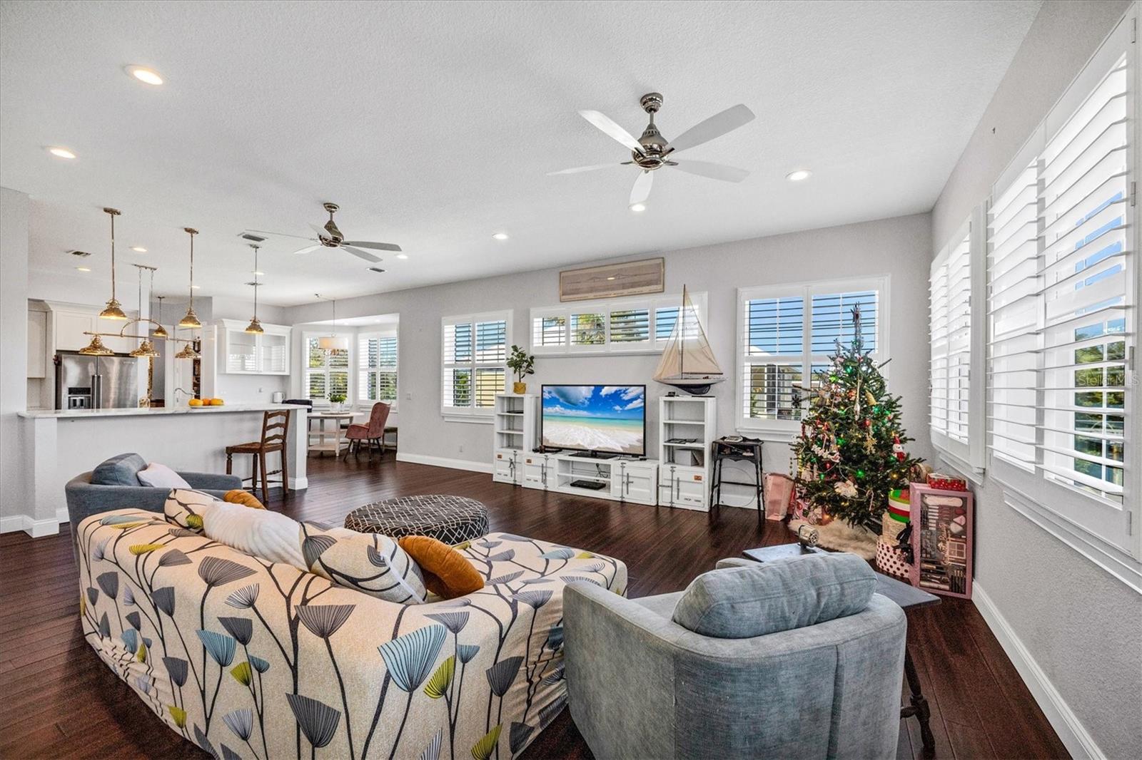 Image 15 of 52 For 10050 Creekside Drive