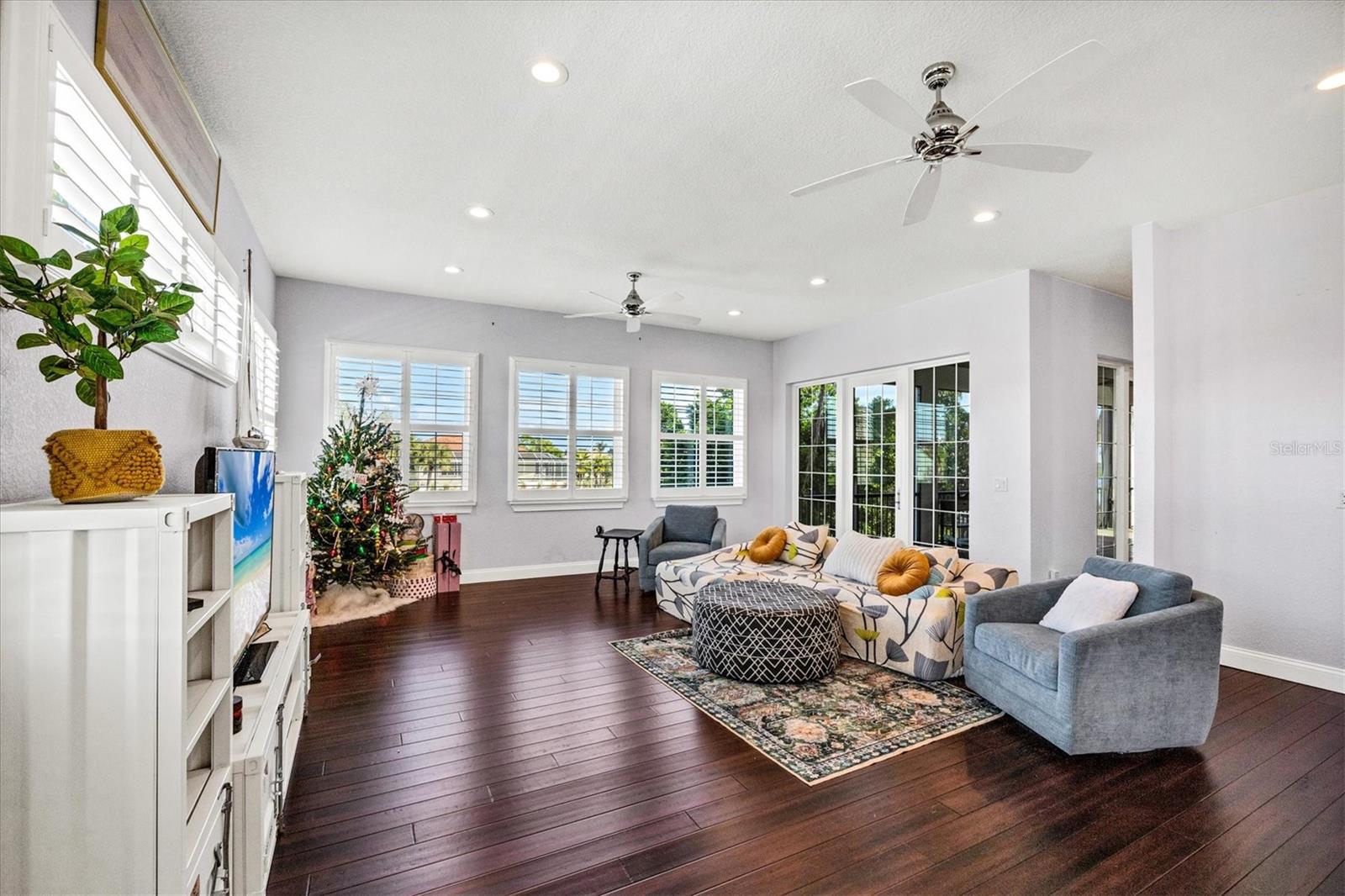 Image 17 of 52 For 10050 Creekside Drive