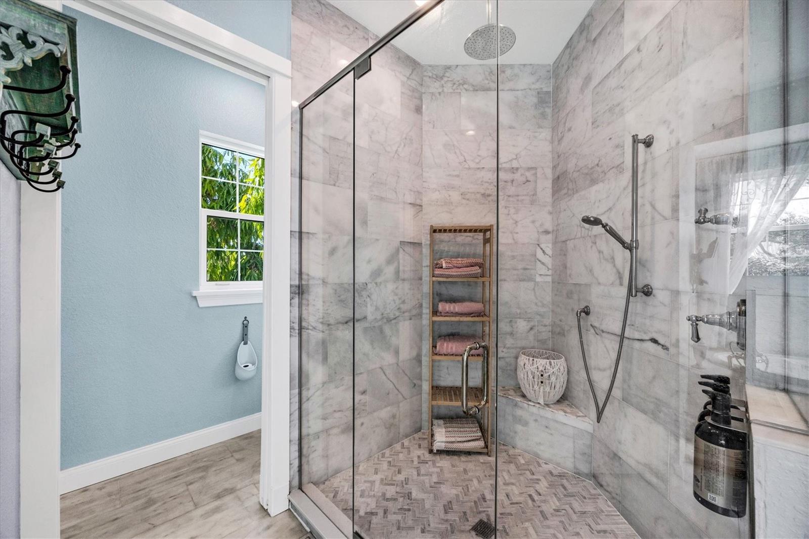 Image 27 of 52 For 10050 Creekside Drive