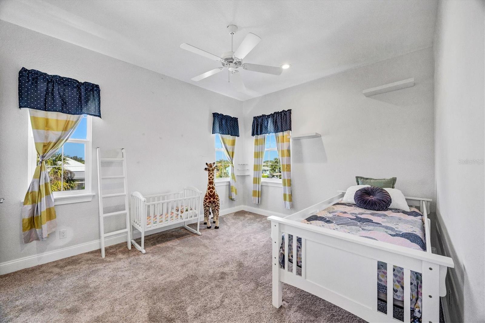 Image 32 of 52 For 10050 Creekside Drive