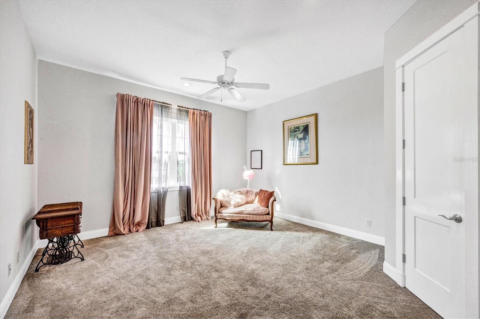 Image 33 of 52 For 10050 Creekside Drive