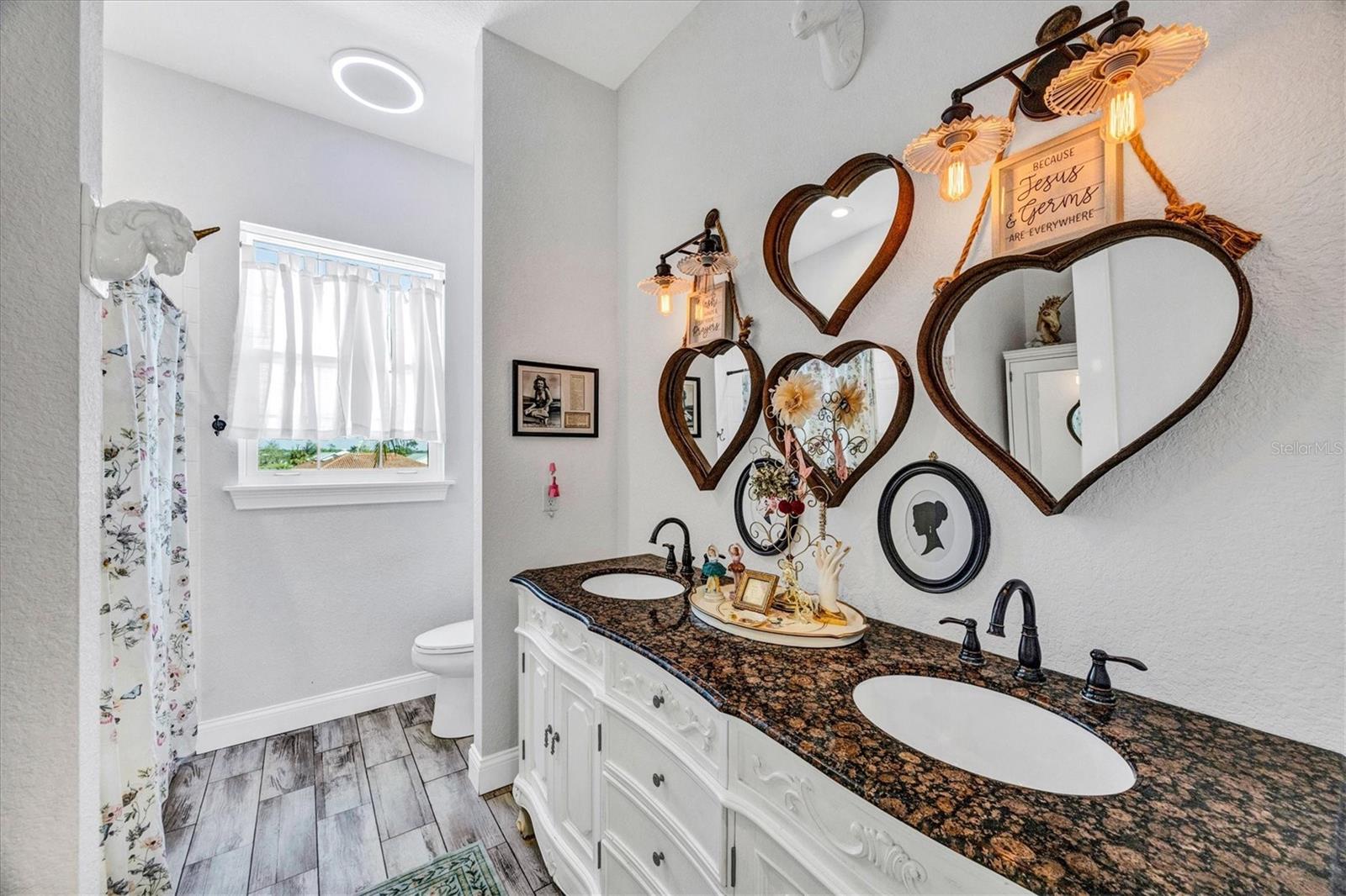 Image 34 of 52 For 10050 Creekside Drive