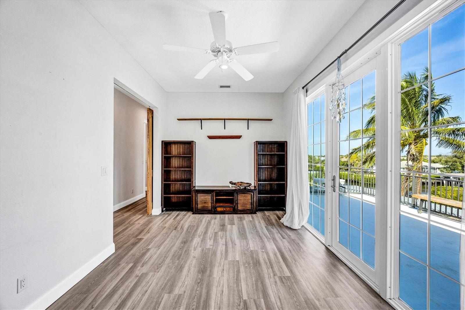 Image 35 of 52 For 10050 Creekside Drive