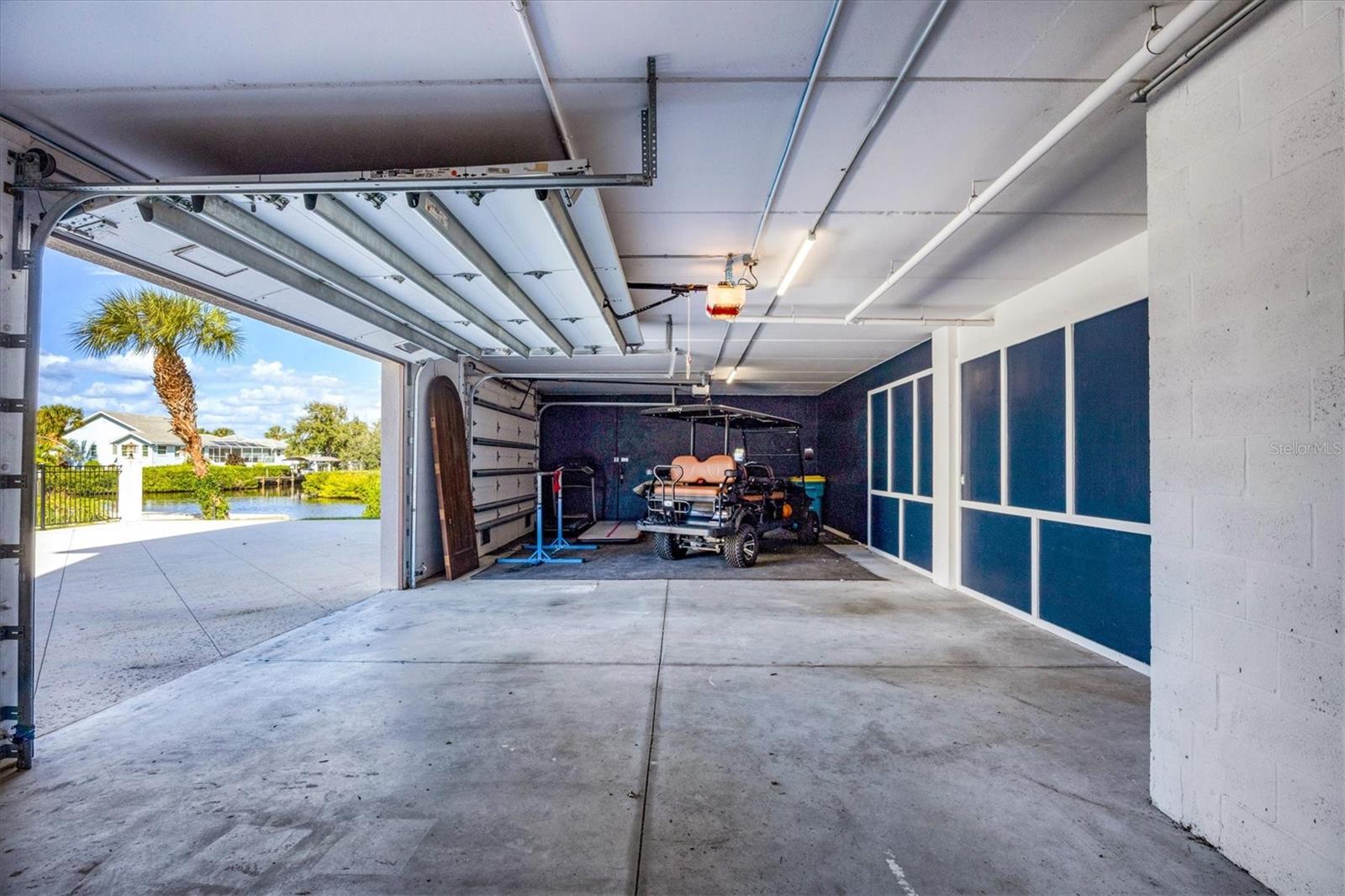 Image 38 of 52 For 10050 Creekside Drive