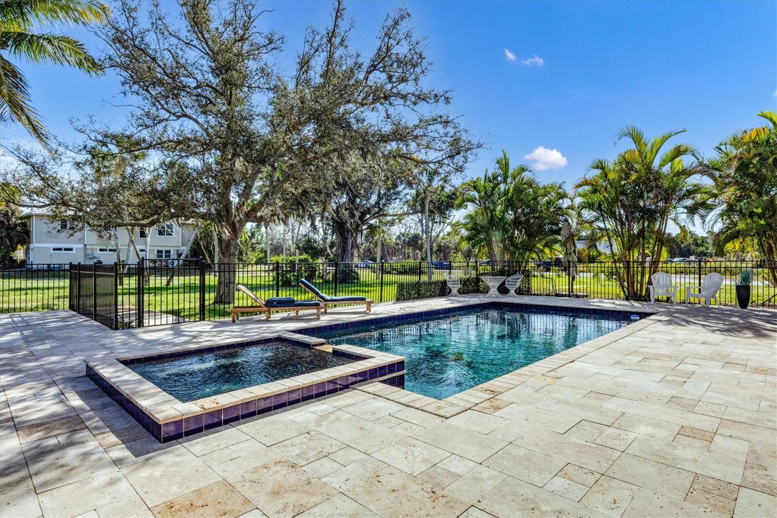 Image 40 of 52 For 10050 Creekside Drive