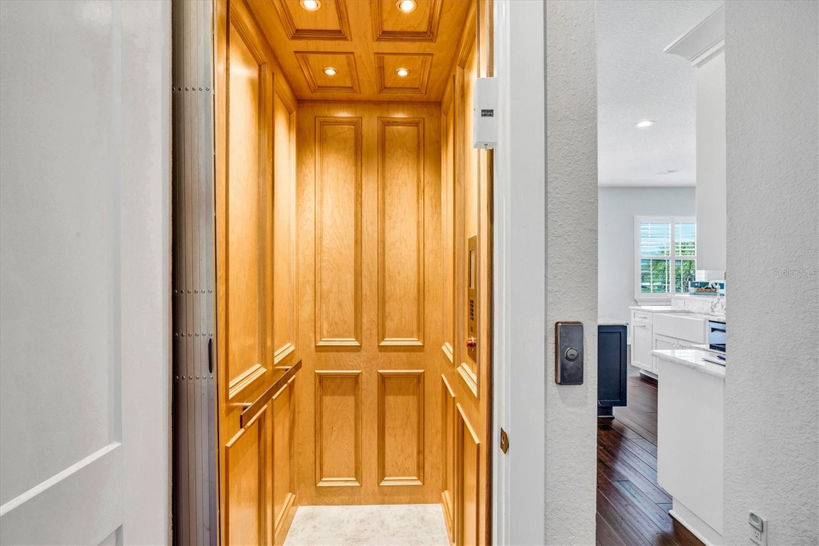 Image 8 of 52 For 10050 Creekside Drive