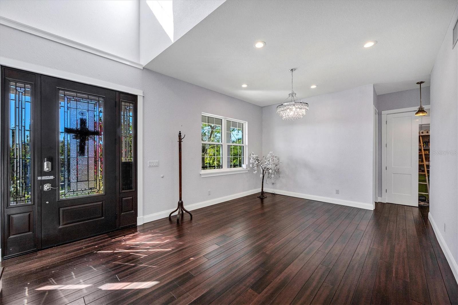 Image 9 of 52 For 10050 Creekside Drive