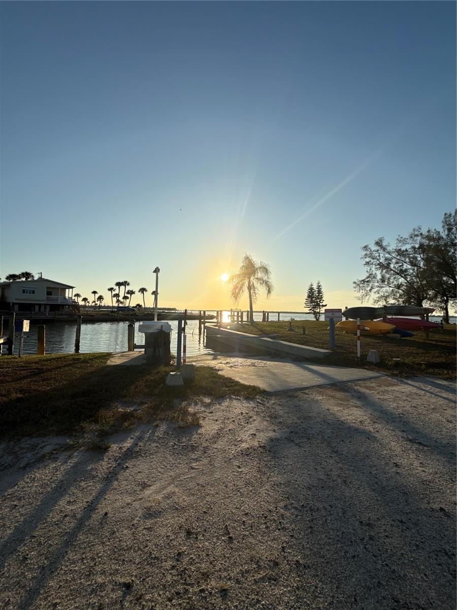 Image 3 of 17 For 7500 Park Pointe Drive 13