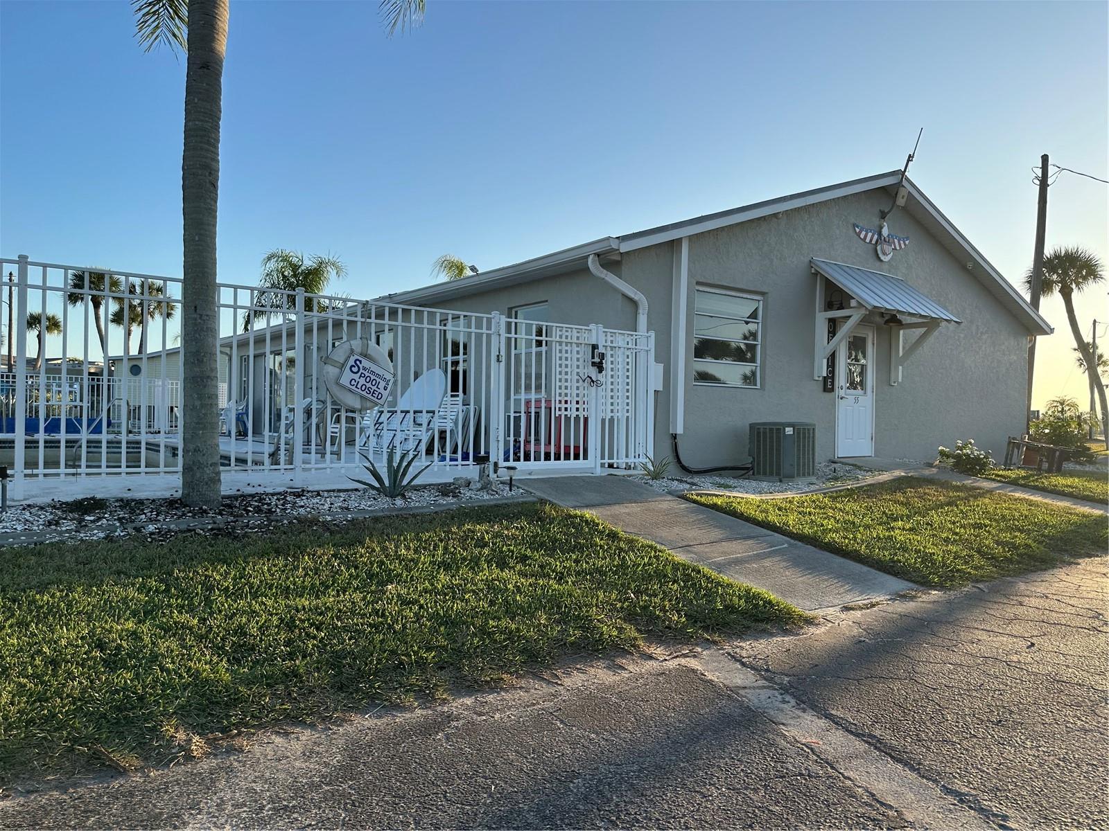 Image 4 of 17 For 7500 Park Pointe Drive 13