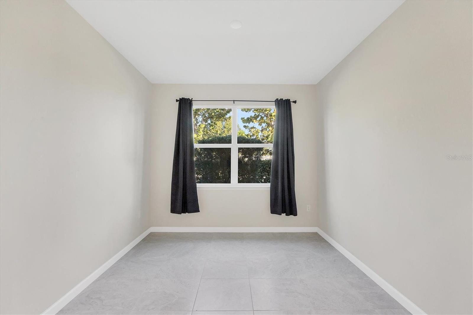 Image 14 of 46 For 26000 Seastone Drive