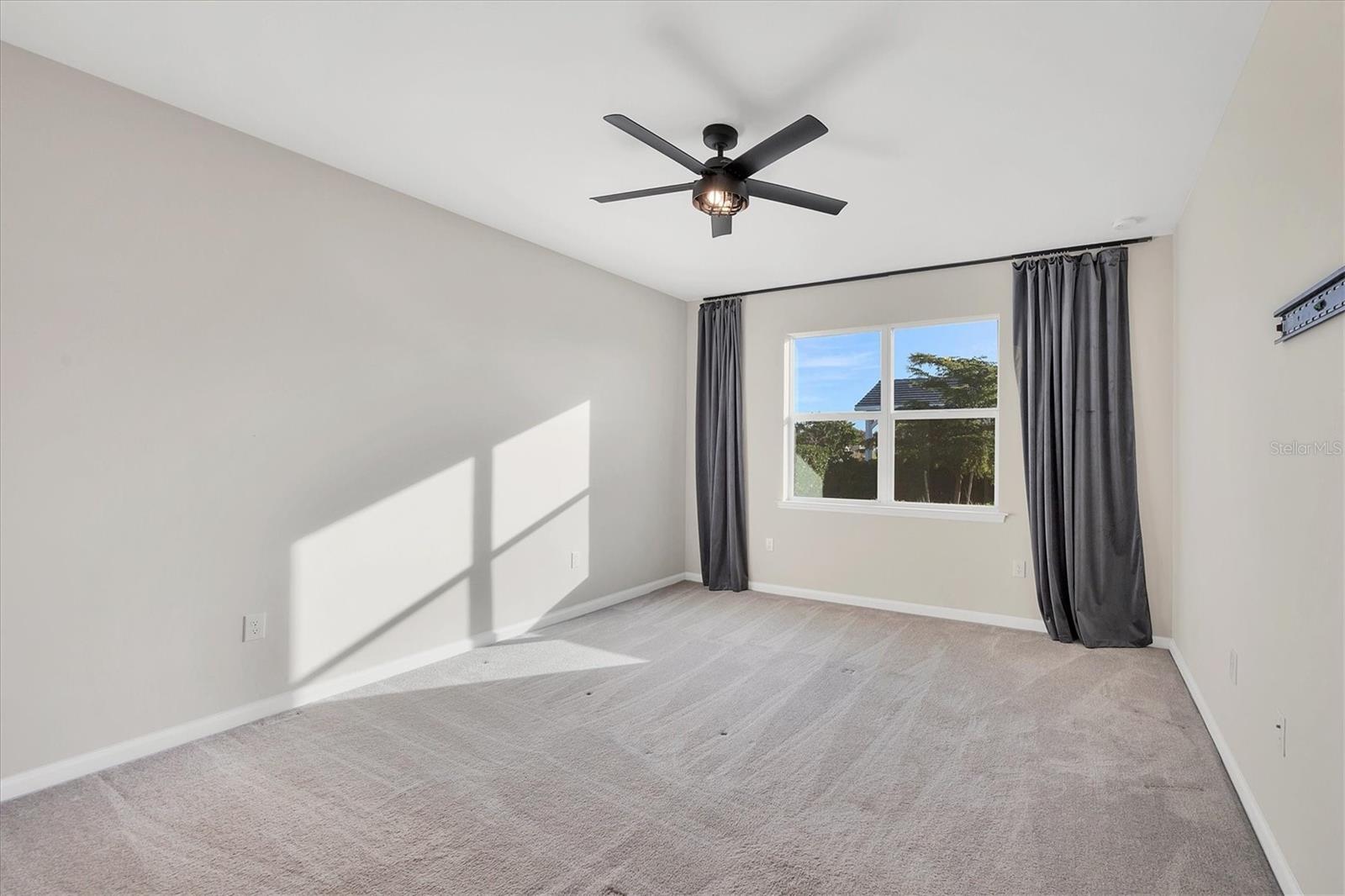 Image 15 of 46 For 26000 Seastone Drive