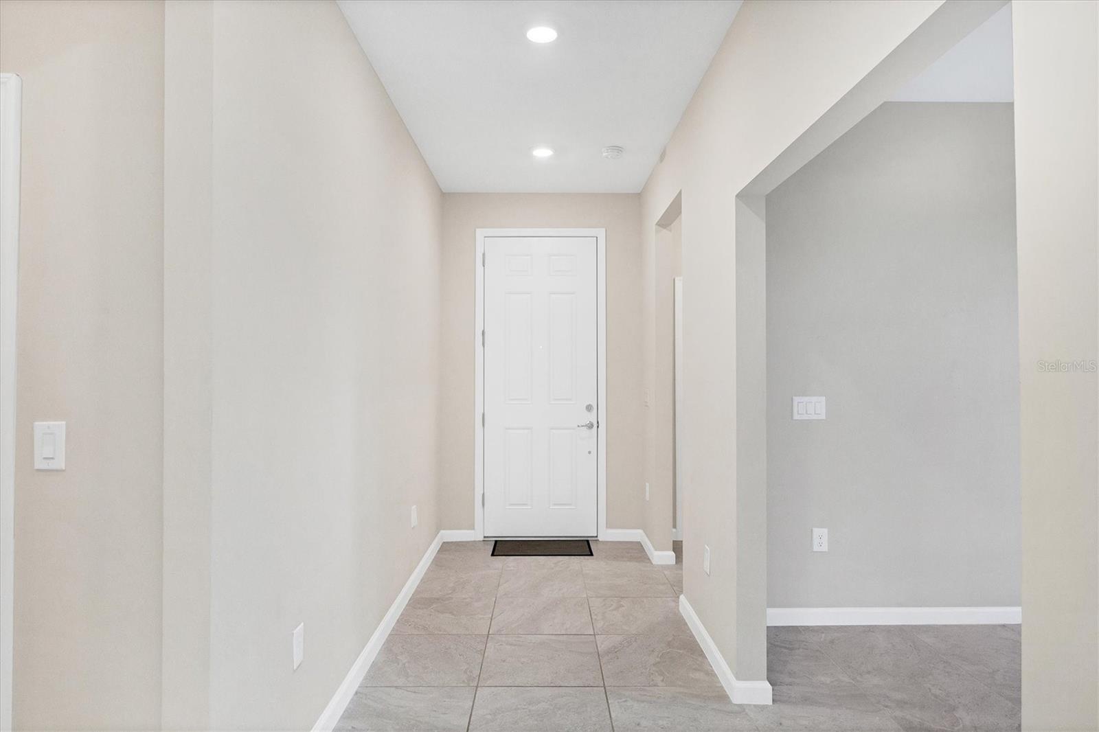 Image 4 of 46 For 26000 Seastone Drive