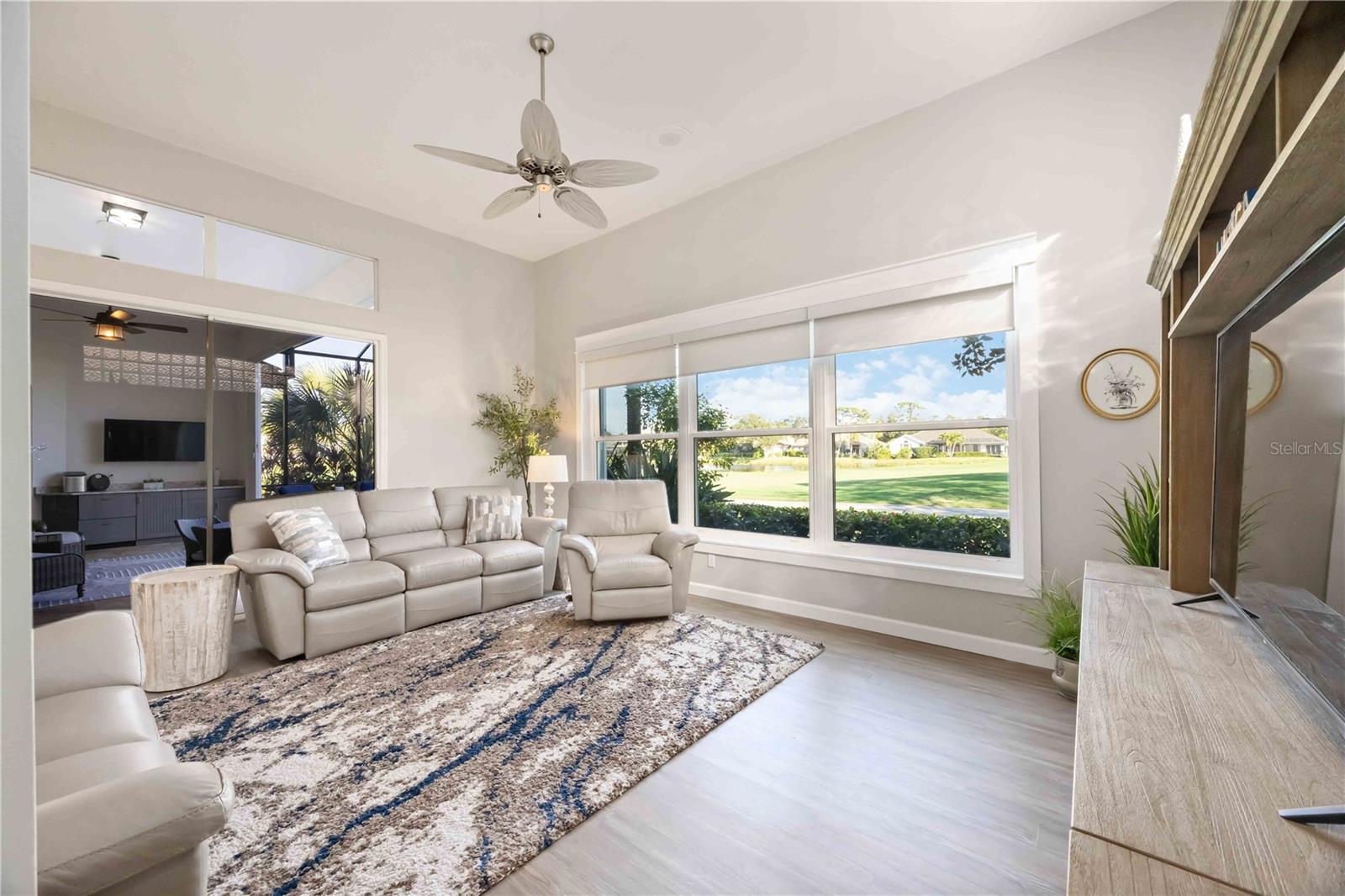 Listing photo id 12 for 534 Cheval Drive