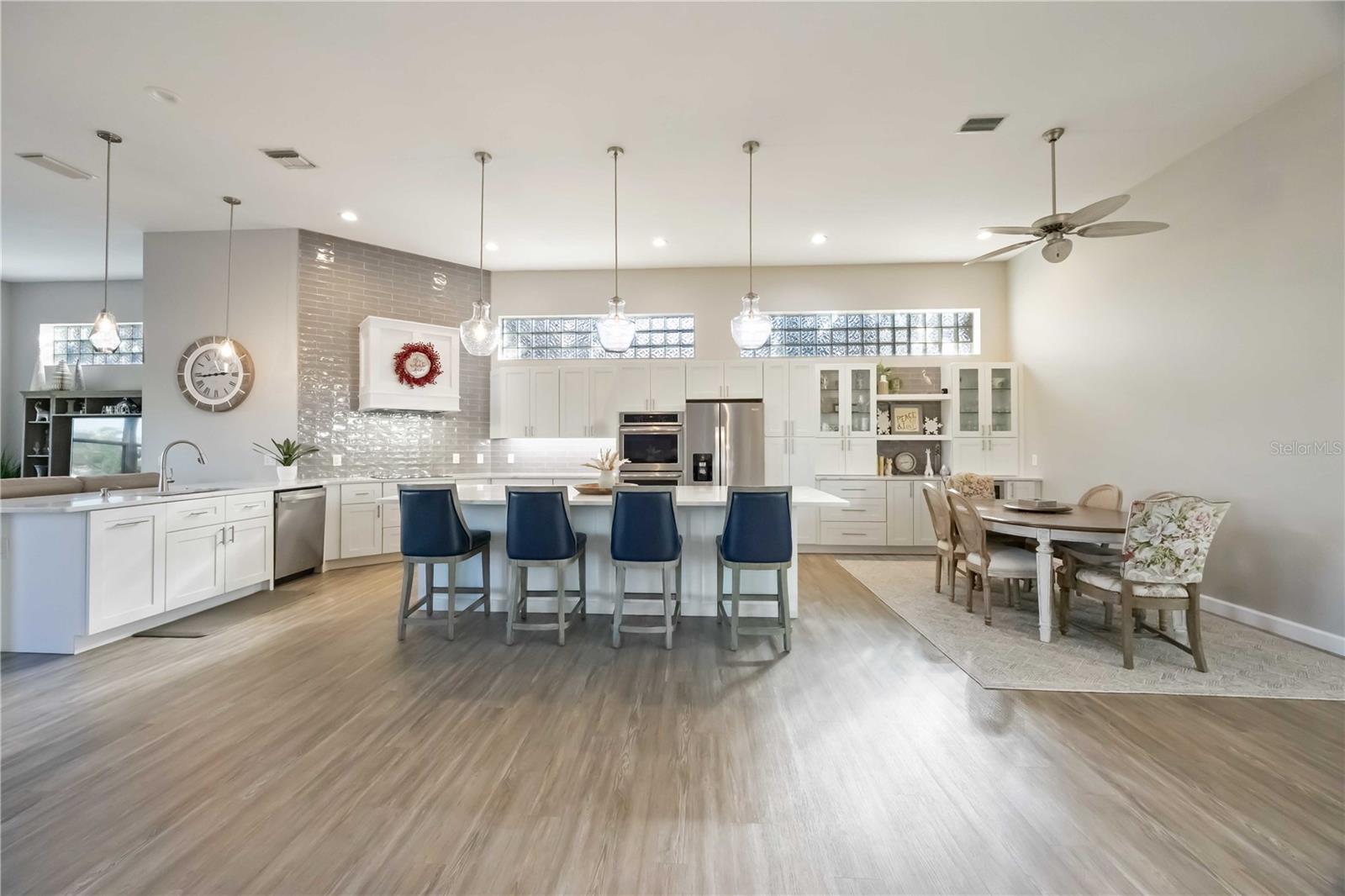 Listing photo id 14 for 534 Cheval Drive