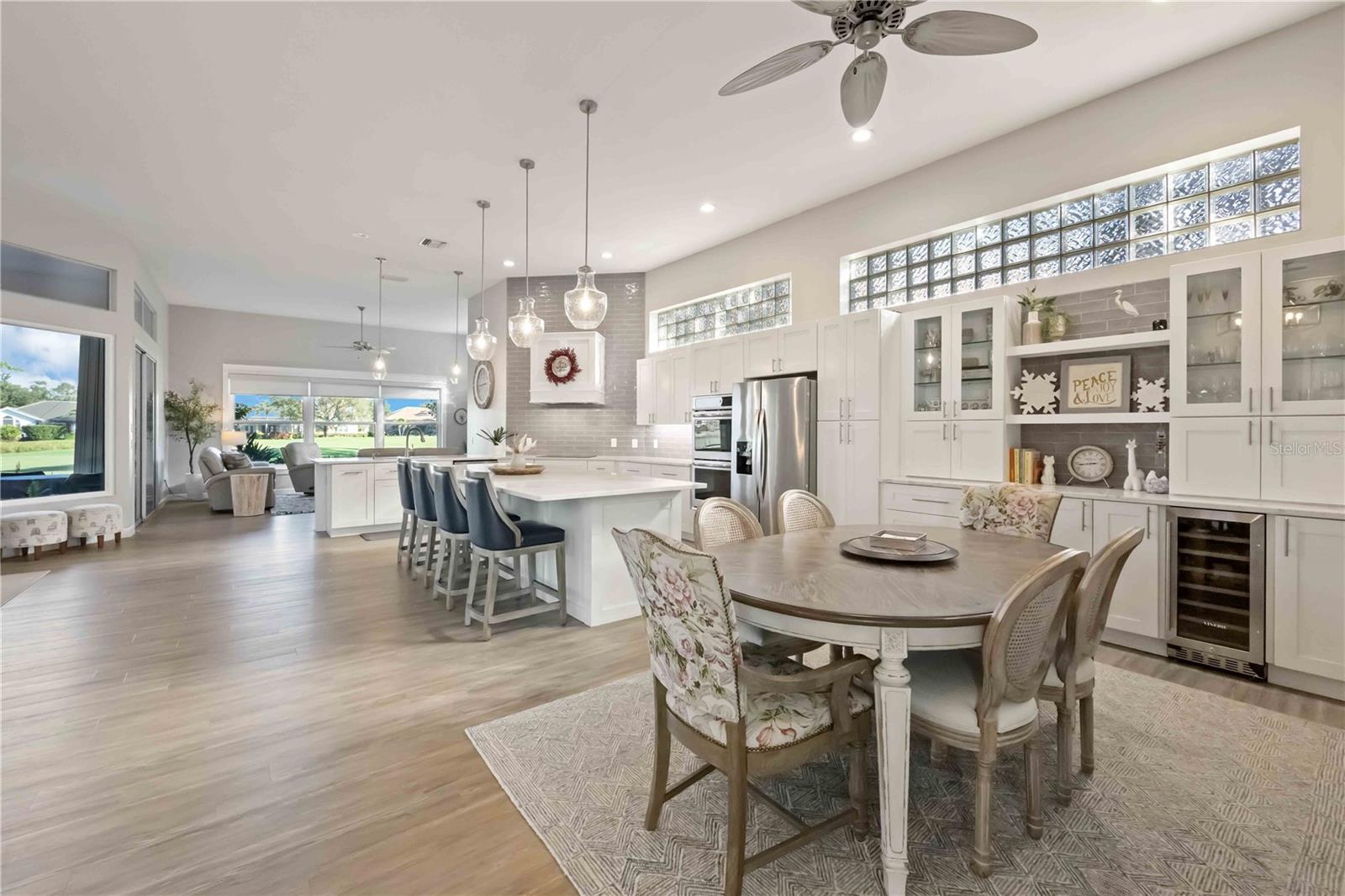 Listing photo id 15 for 534 Cheval Drive