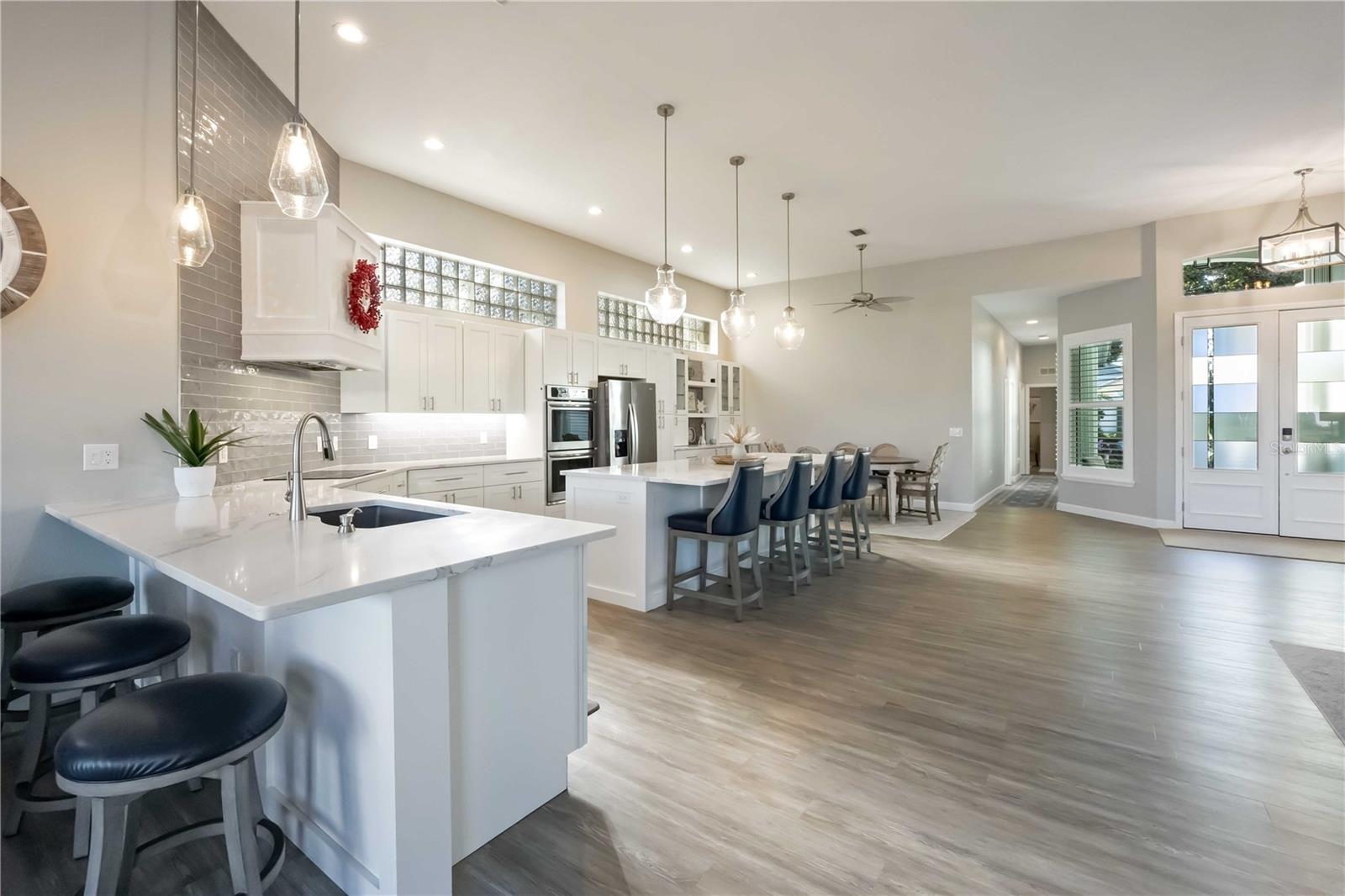 Listing photo id 17 for 534 Cheval Drive