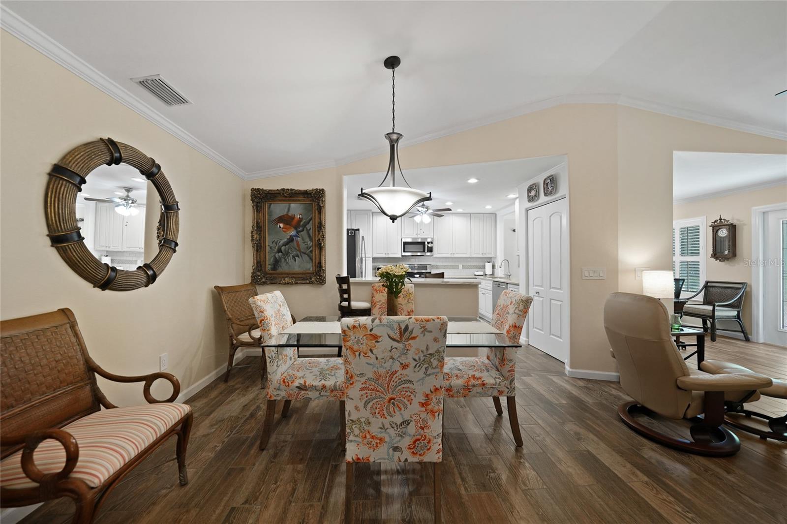 Image 11 of 75 For 643 Foxwood Boulevard 78