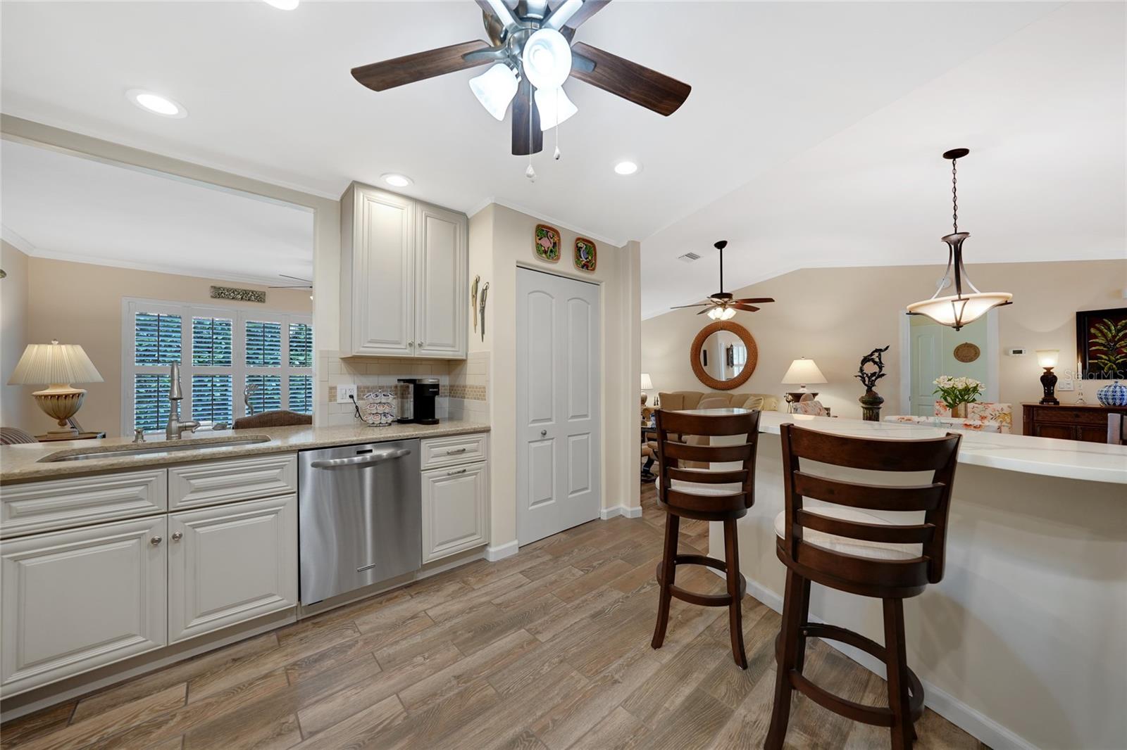 Image 13 of 75 For 643 Foxwood Boulevard 78