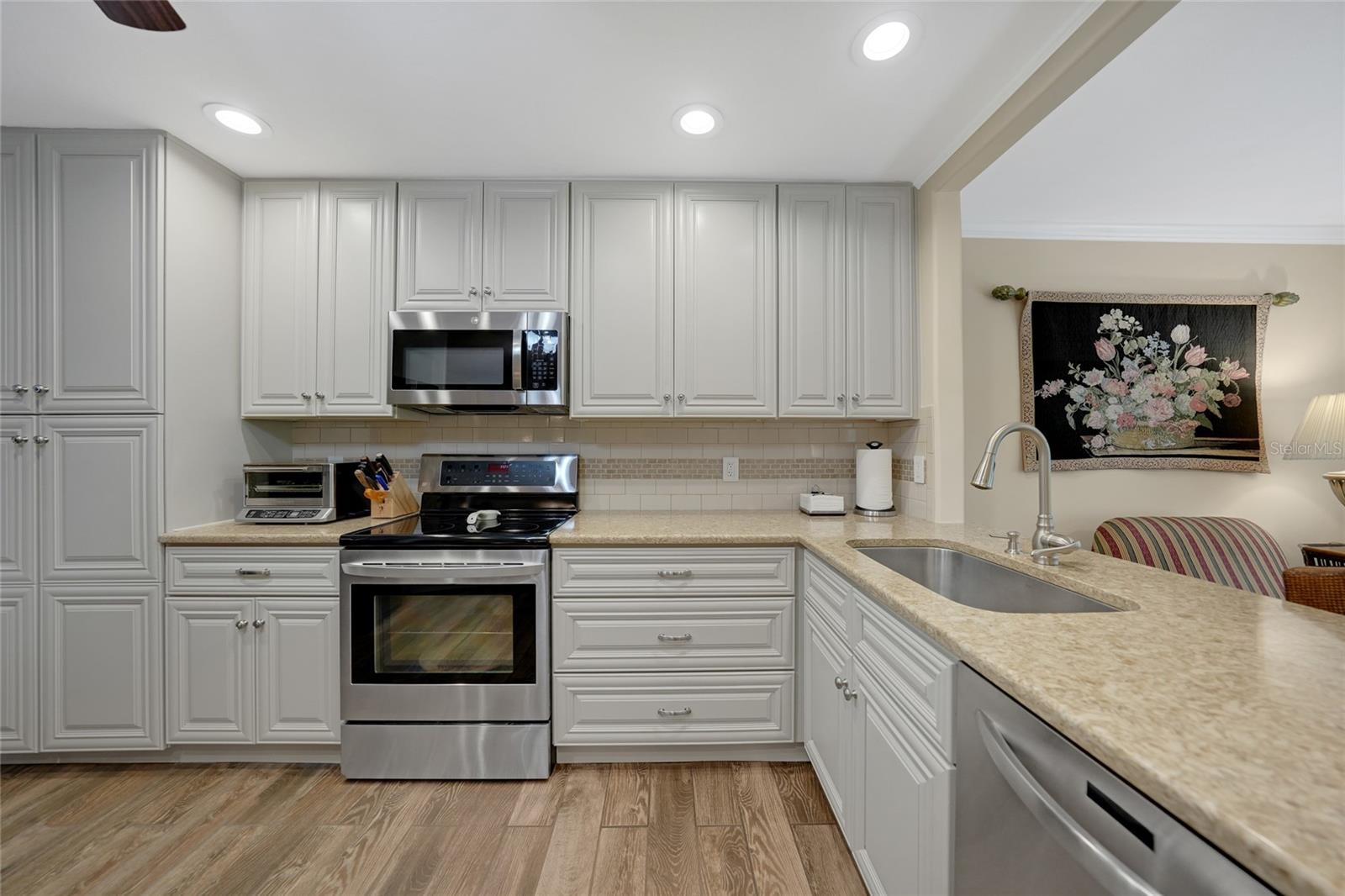 Image 15 of 75 For 643 Foxwood Boulevard 78