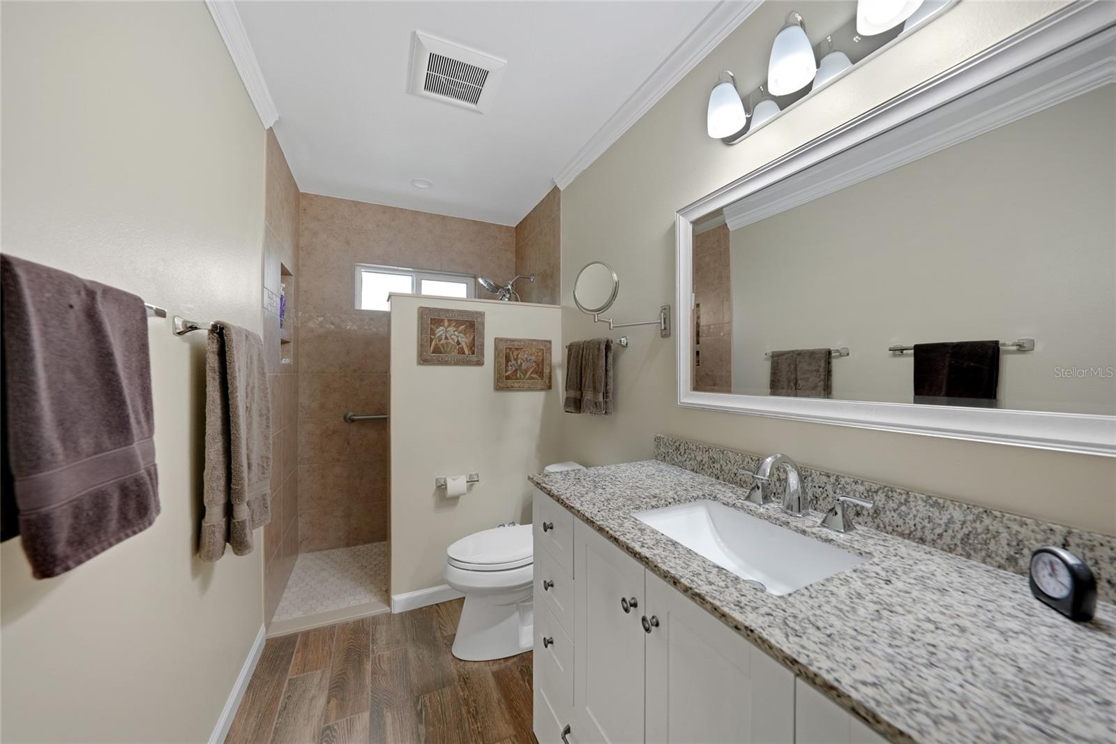 Image 21 of 75 For 643 Foxwood Boulevard 78