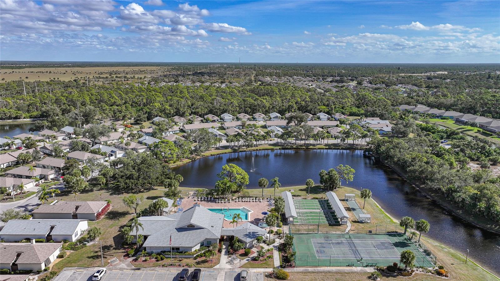 Image 35 of 75 For 643 Foxwood Boulevard 78