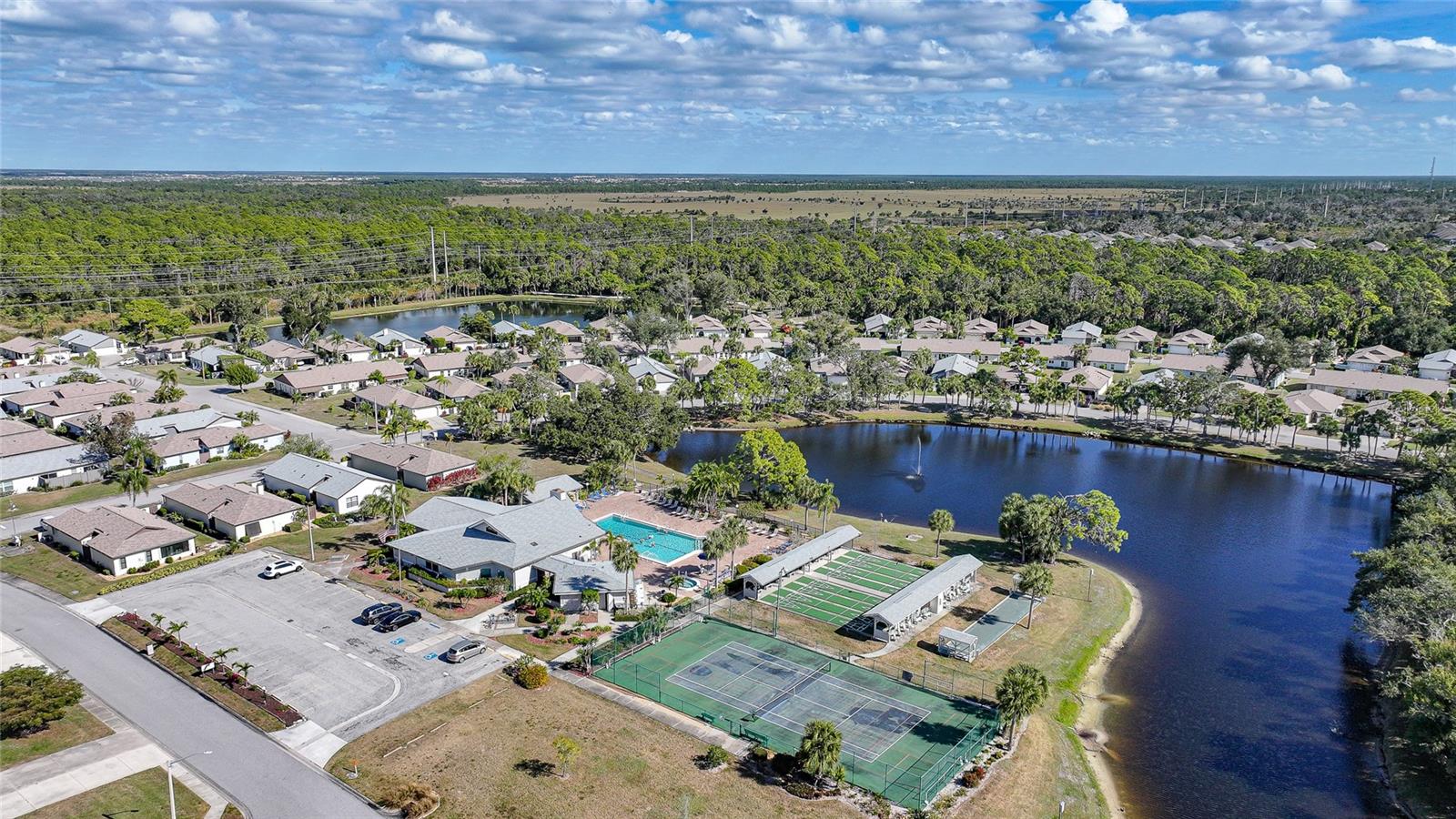 Image 36 of 75 For 643 Foxwood Boulevard 78