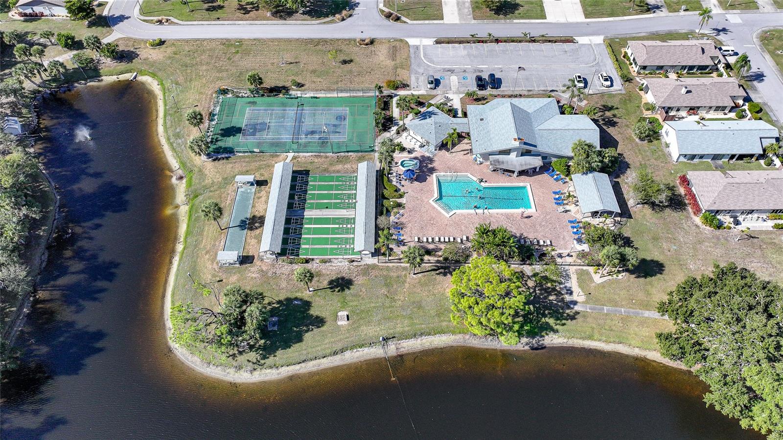 Image 38 of 75 For 643 Foxwood Boulevard 78