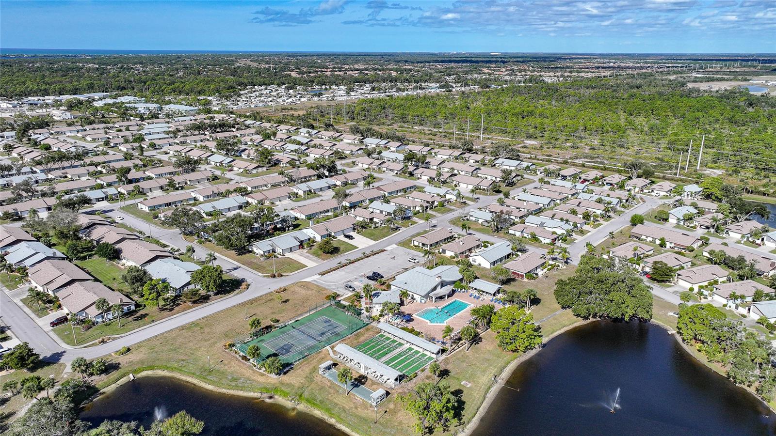 Image 41 of 75 For 643 Foxwood Boulevard 78