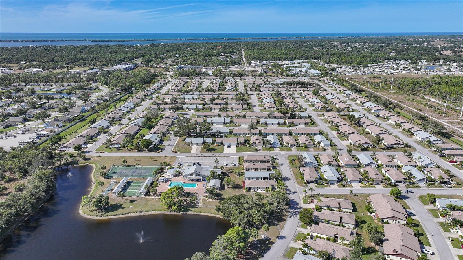 Image 42 of 75 For 643 Foxwood Boulevard 78