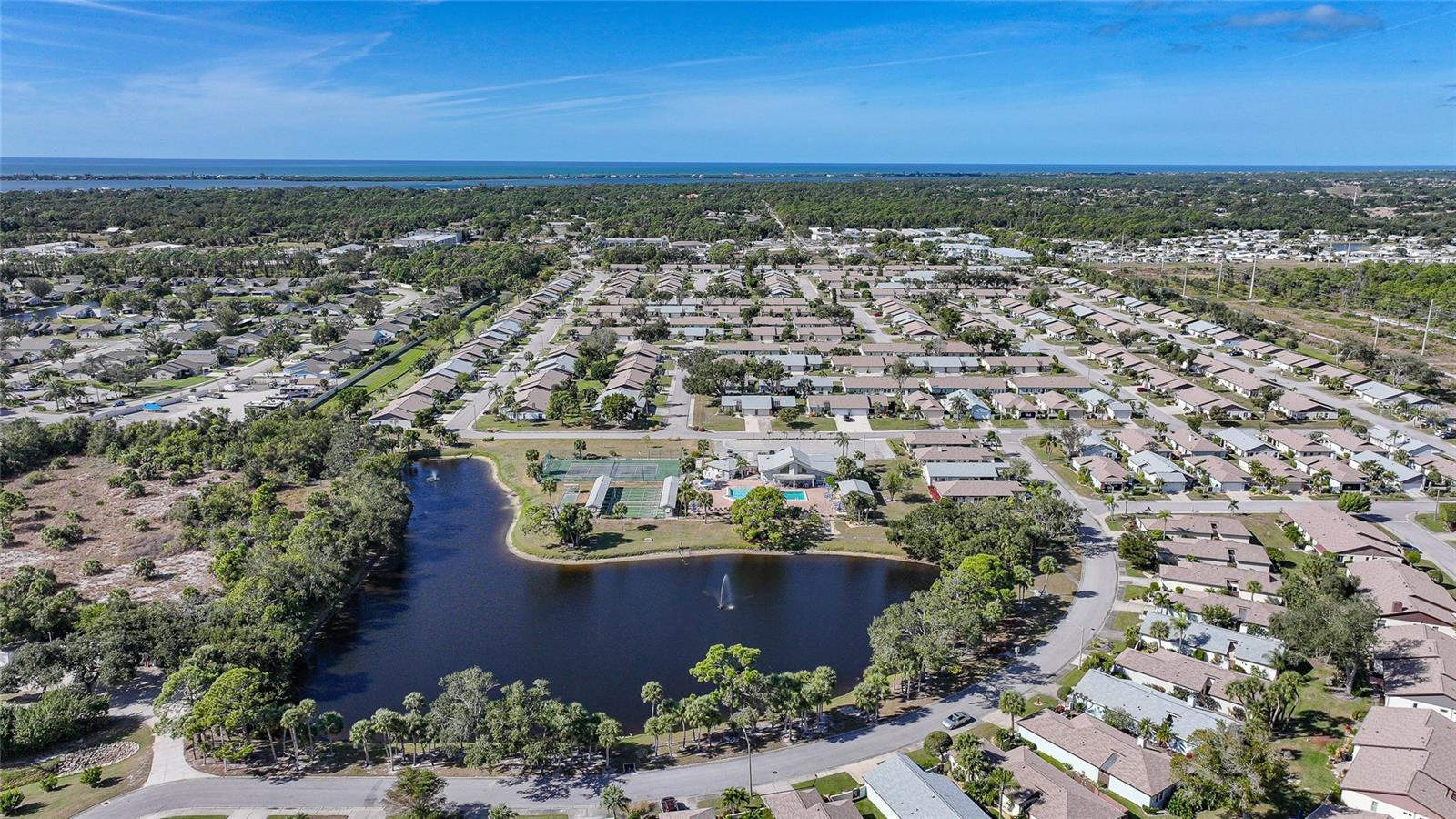 Image 43 of 75 For 643 Foxwood Boulevard 78